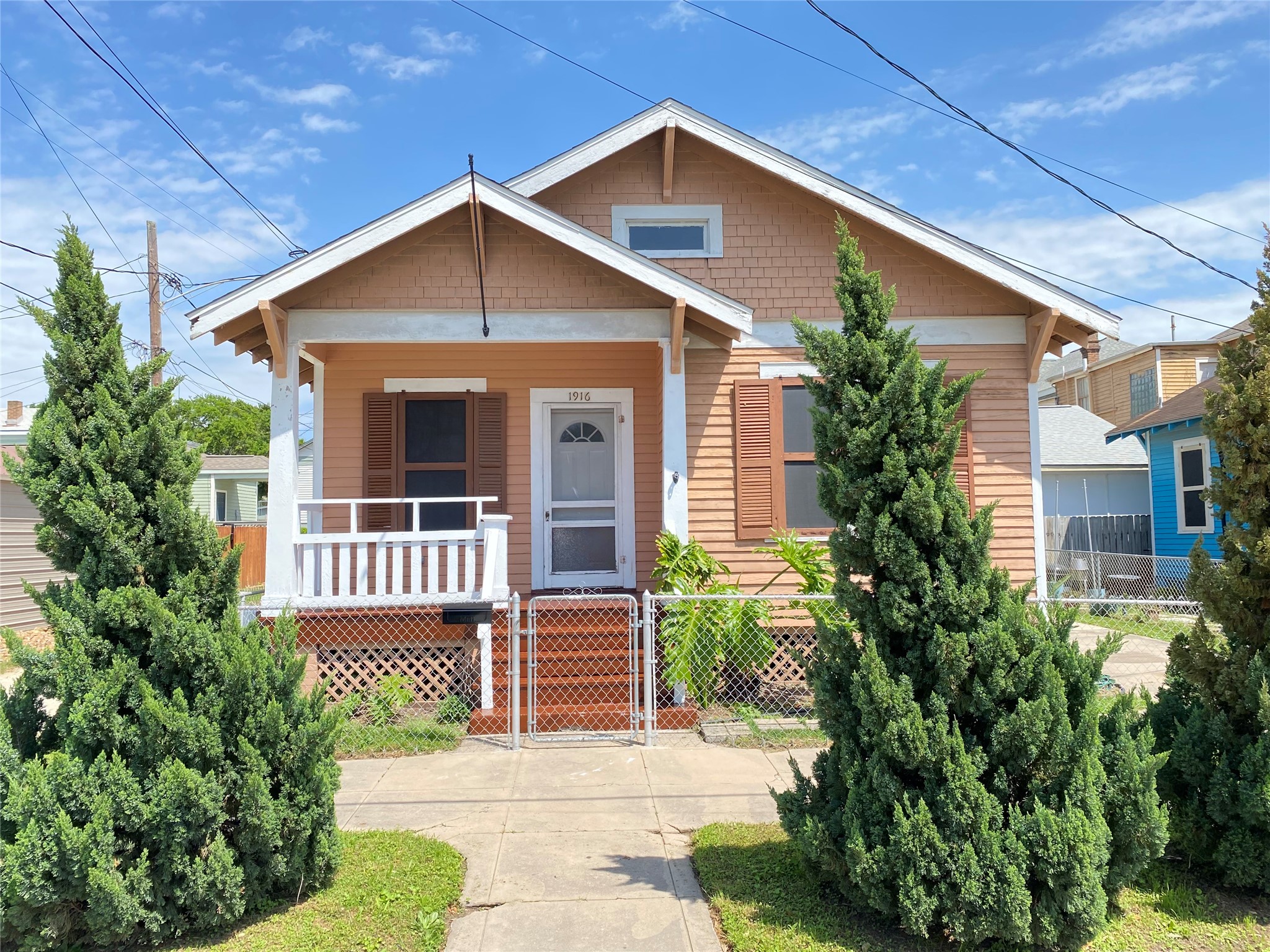1916 26th Street Property Photo 1