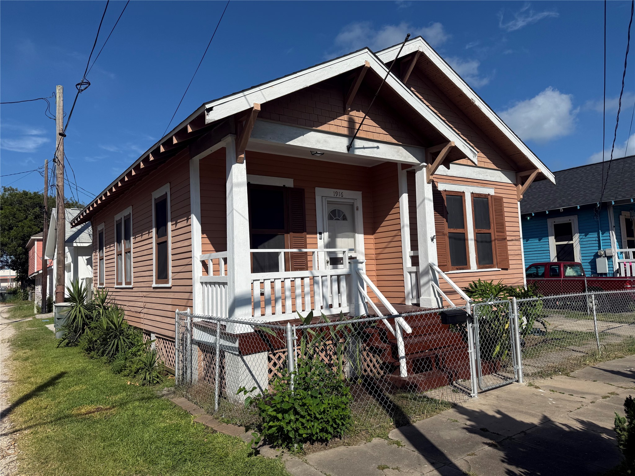 1916 26th Street Property Photo 2