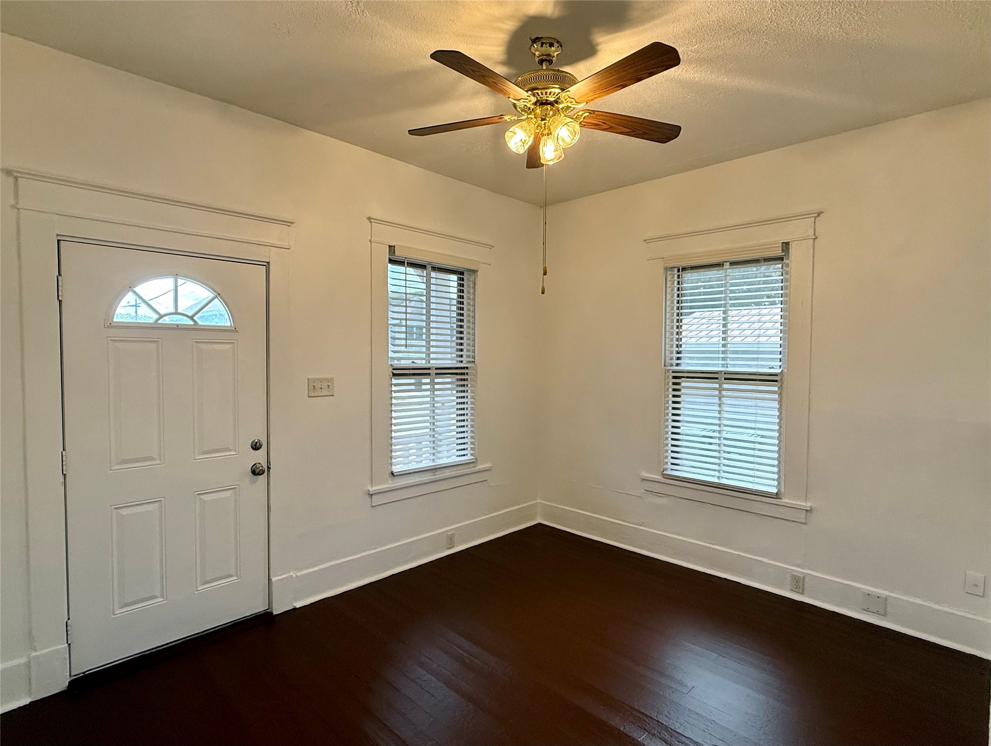 1916 26th Street Property Photo 4