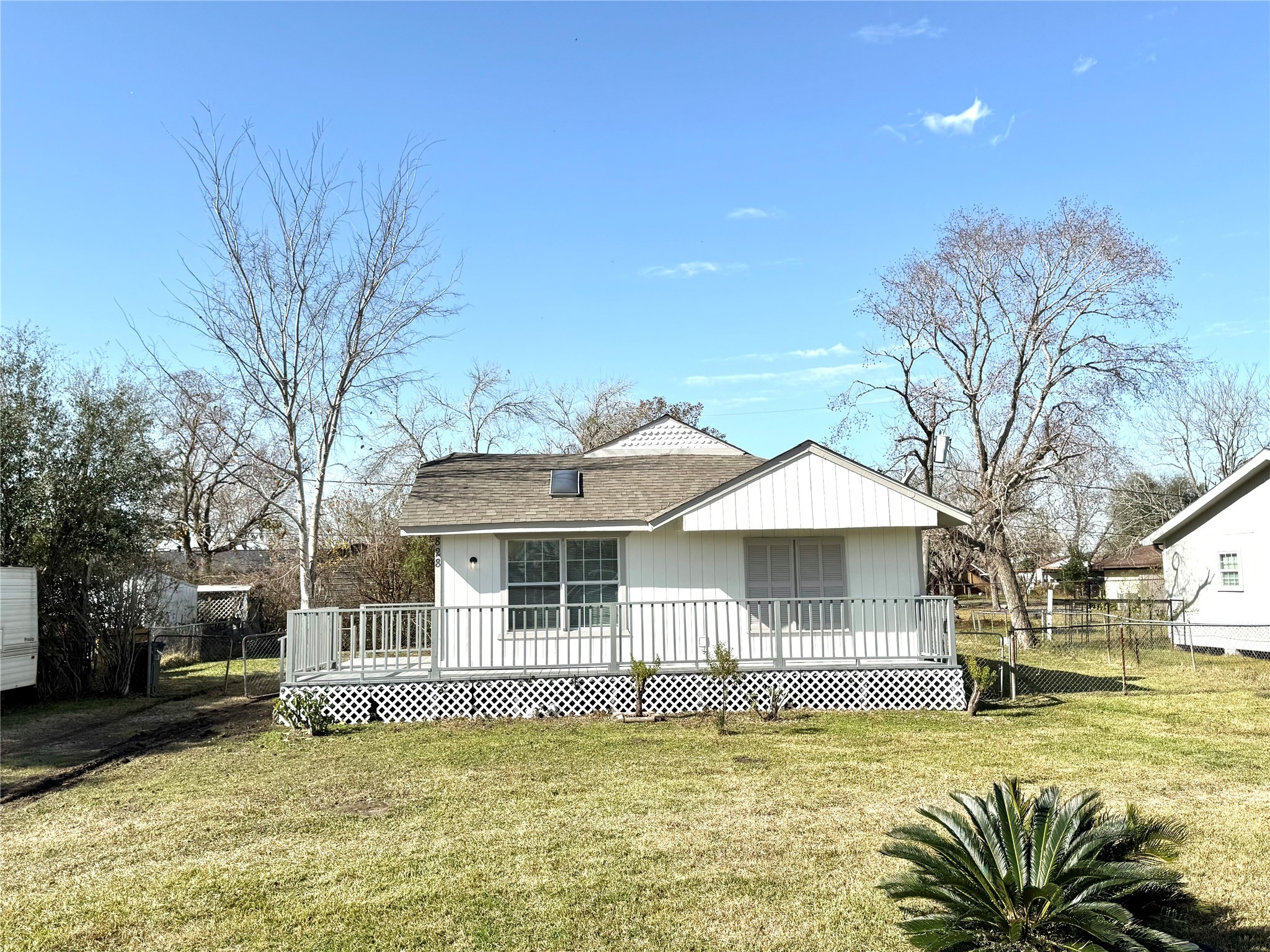 828 Easy Street Property Photo