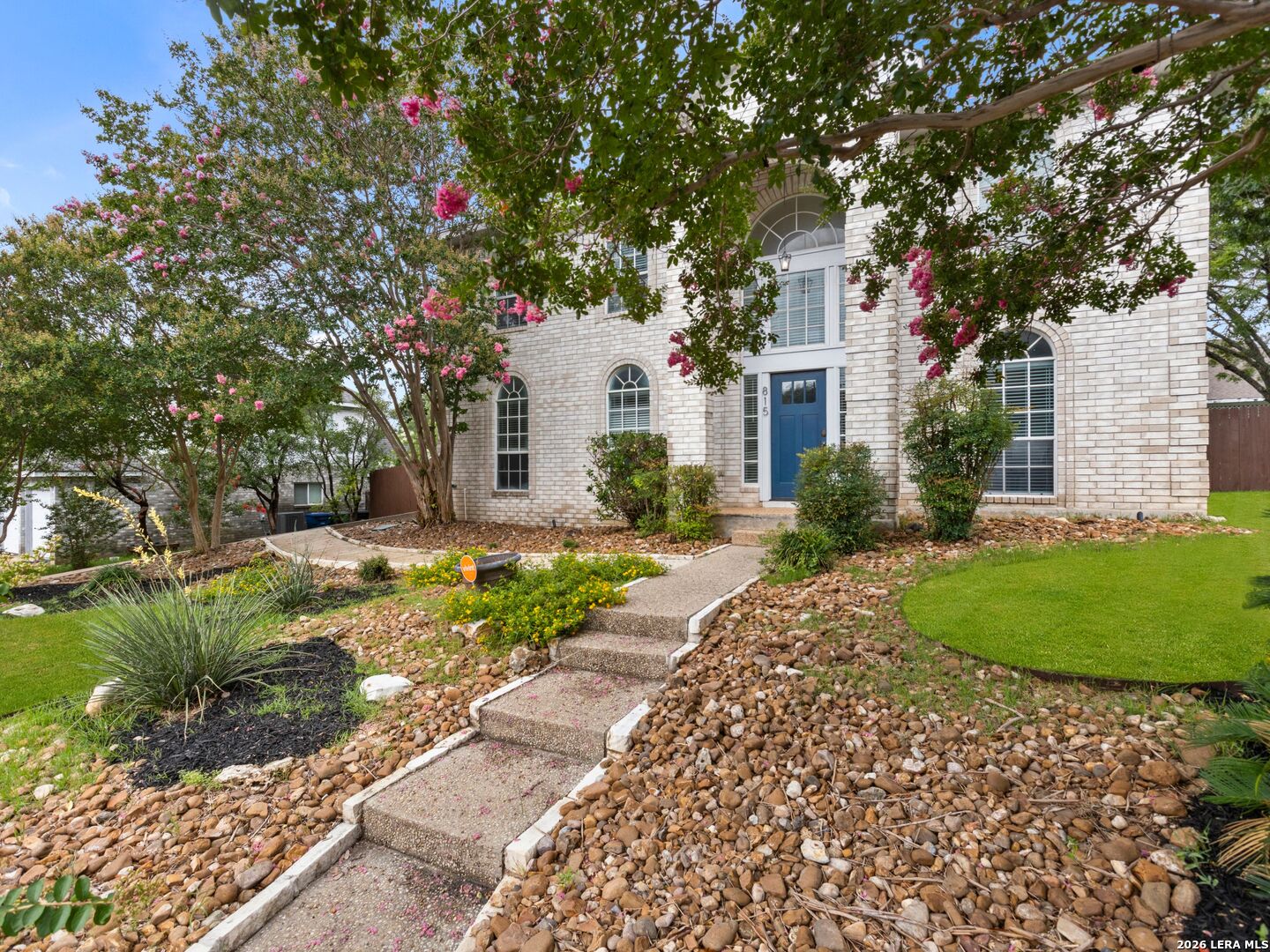 815 Stoneway Dr Property Photo 3