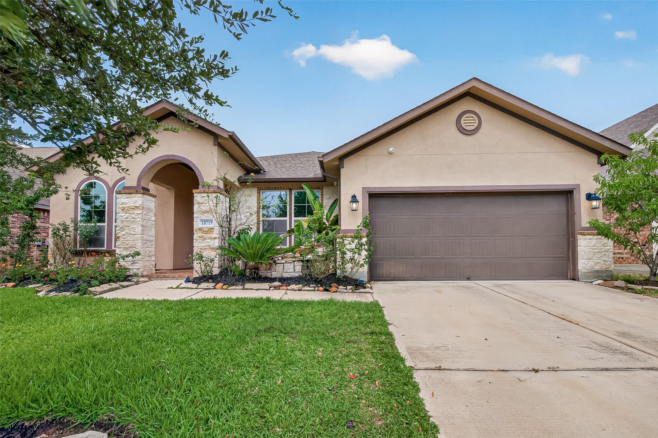 18719 Evanhale Bend Drive Property Photo 1
