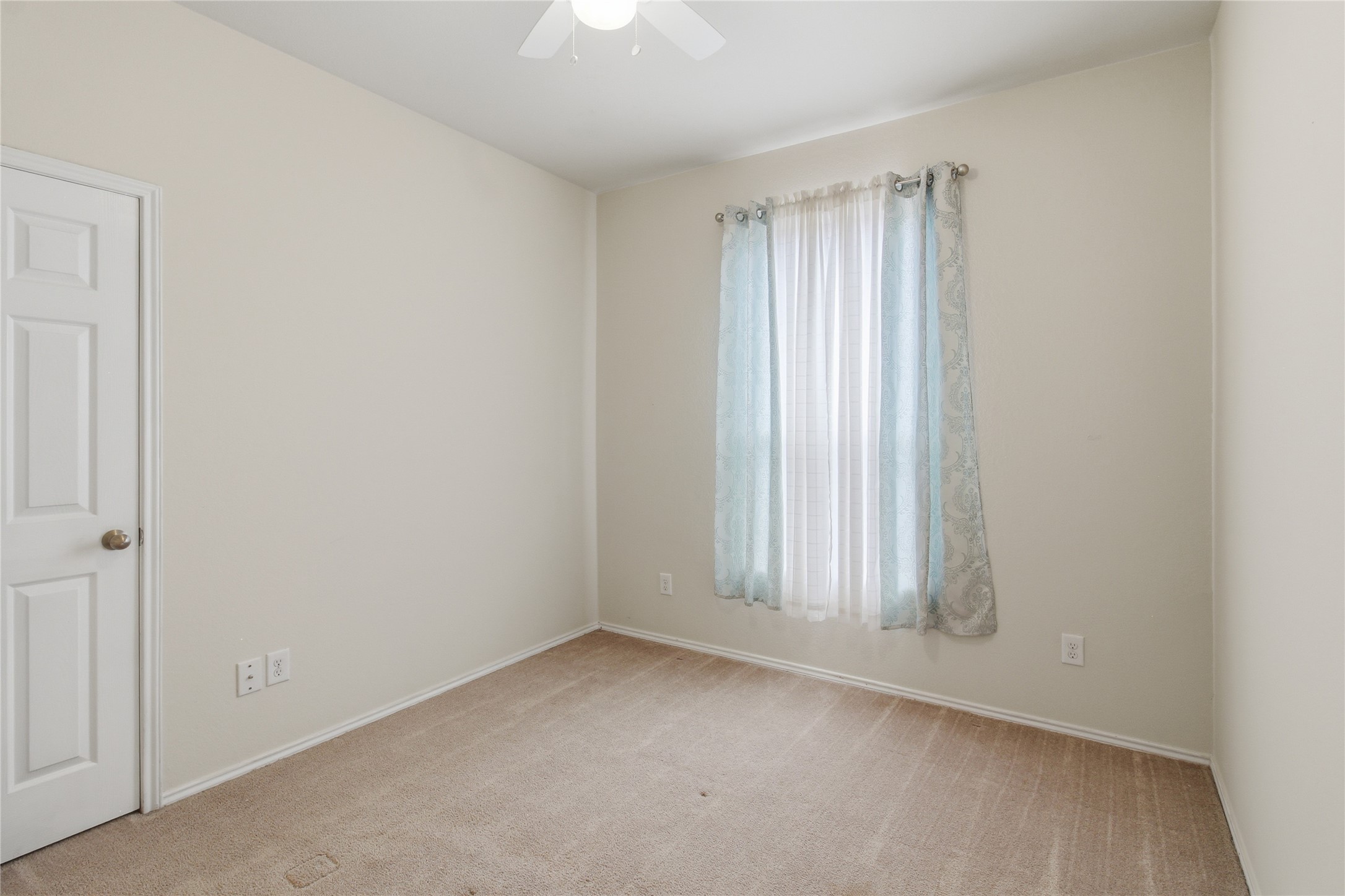 19910 Roycroft Lane Property Photo 12