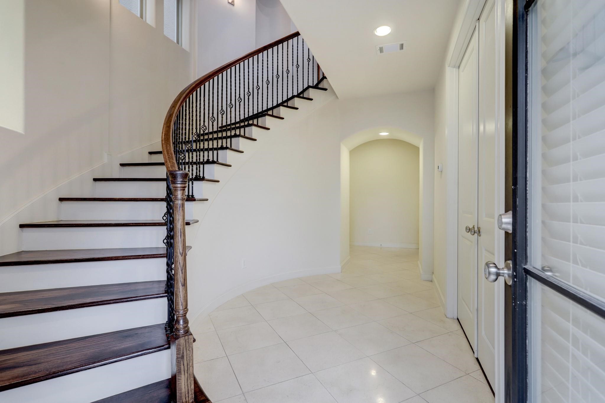 1368 W 25th Street Property Photo 4