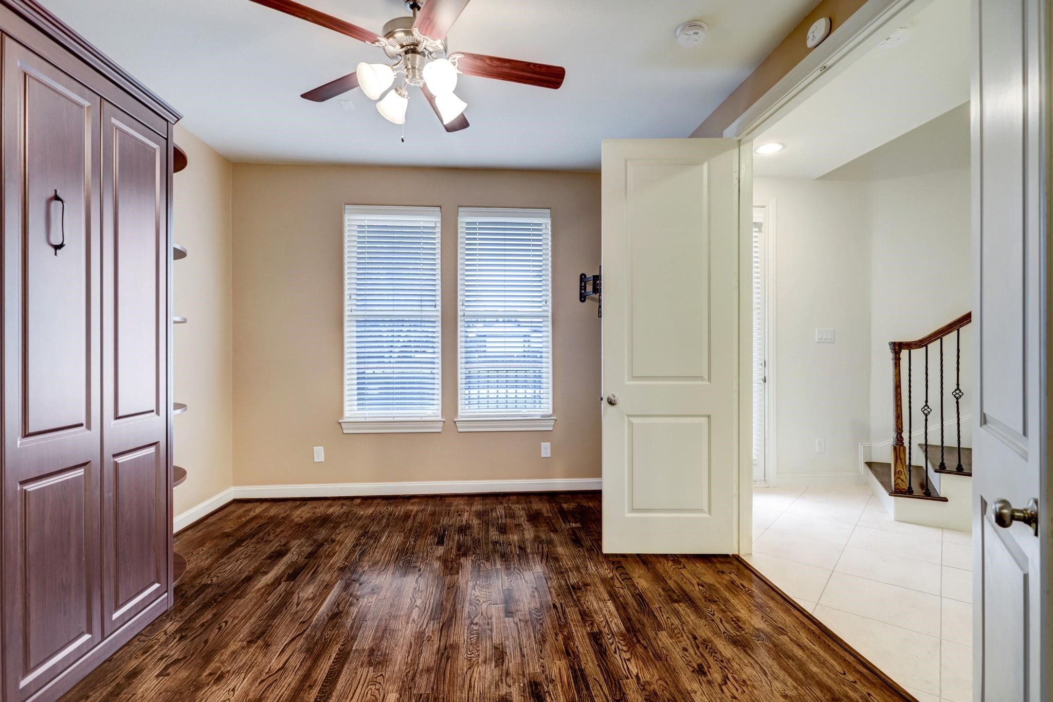 1368 W 25th Street Property Photo 5