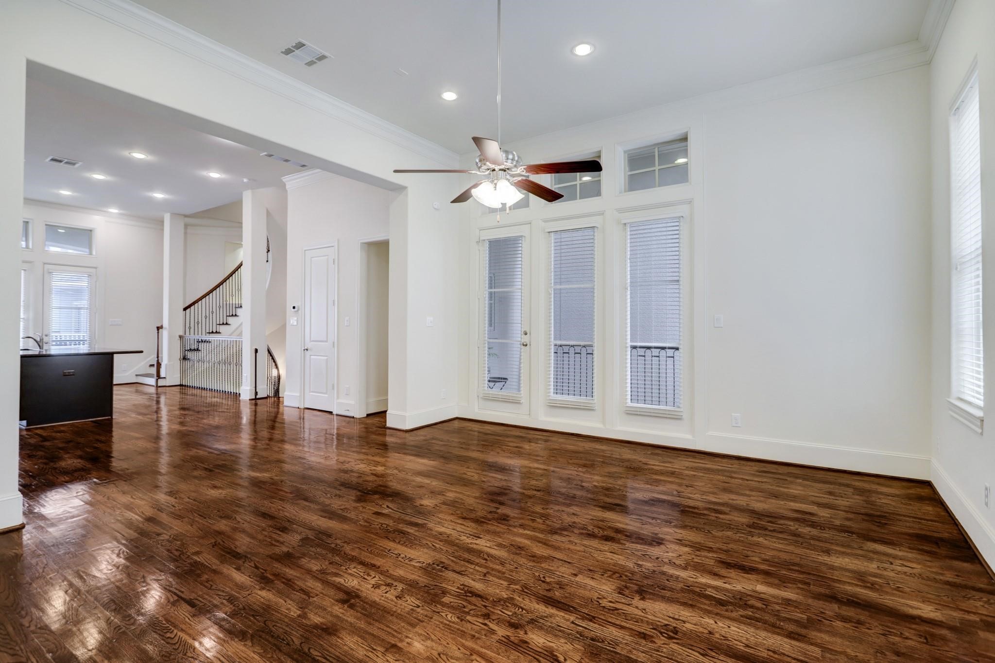 1368 W 25th Street Property Photo 9