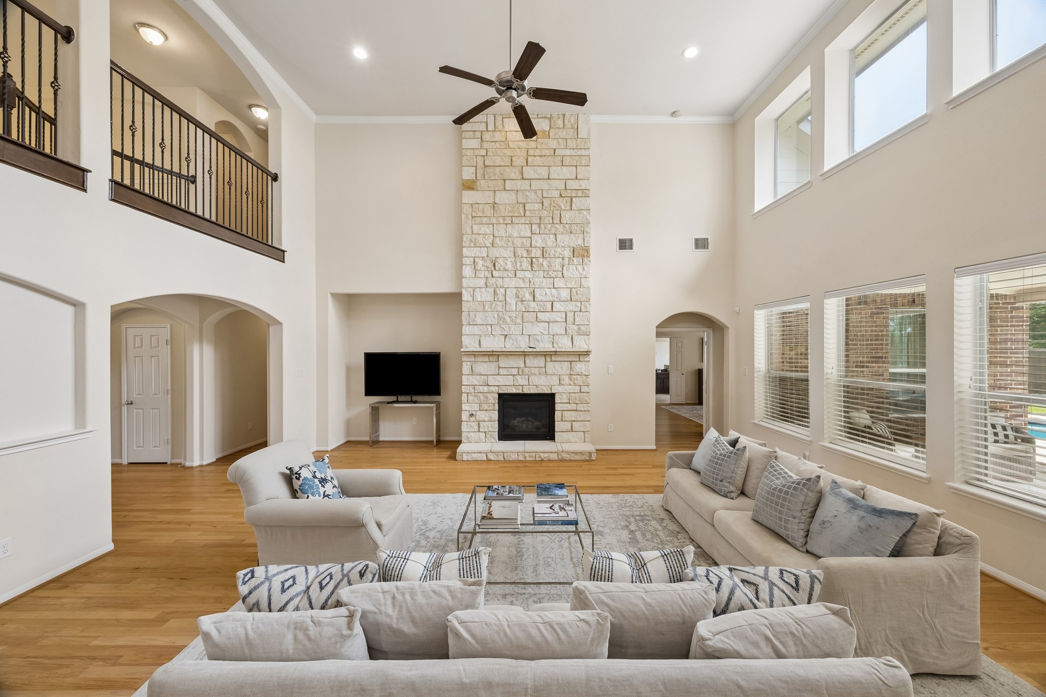 2400 Lakeway Drive Property Photo 17