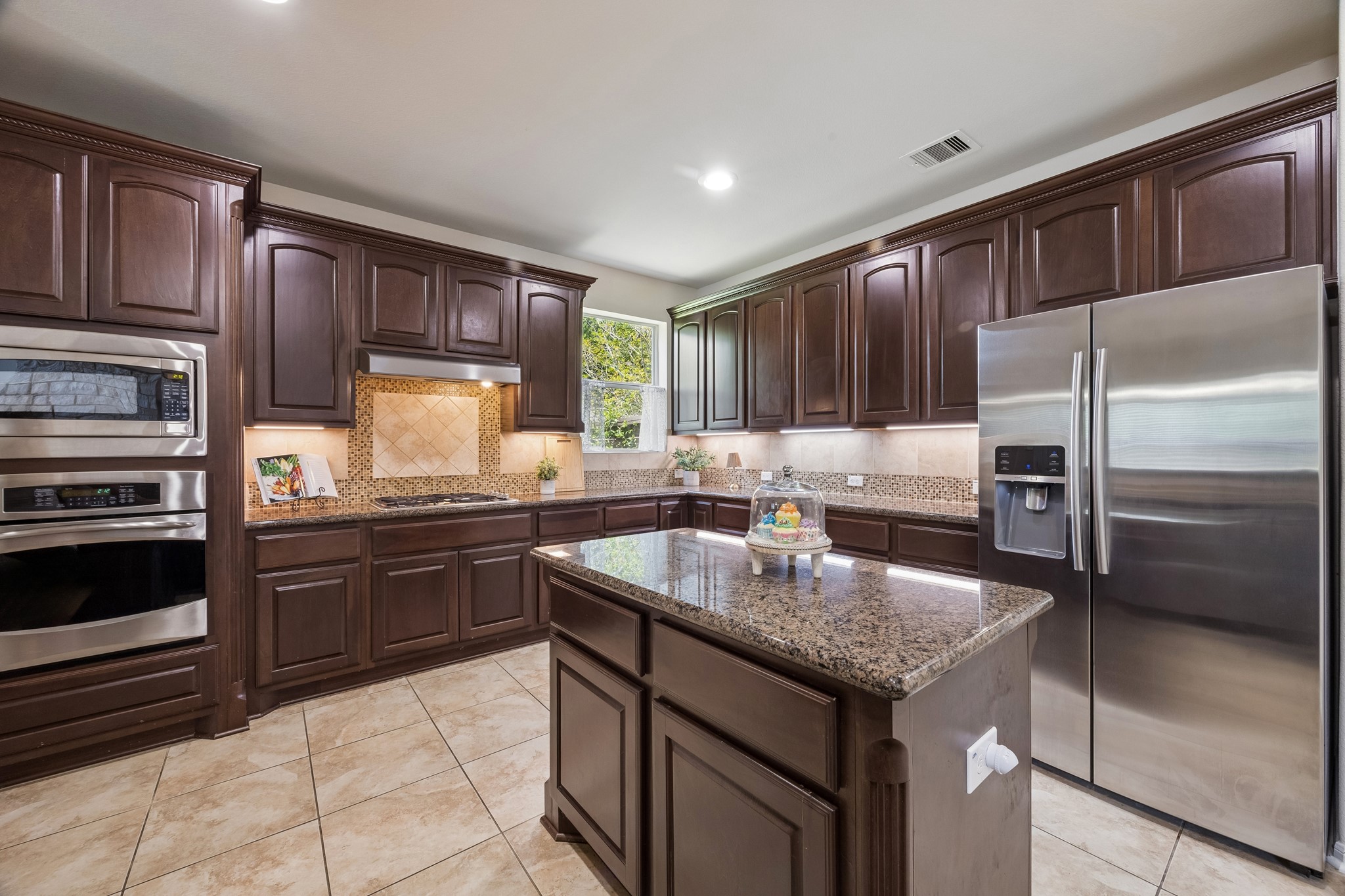 2400 Lakeway Drive Property Photo 22