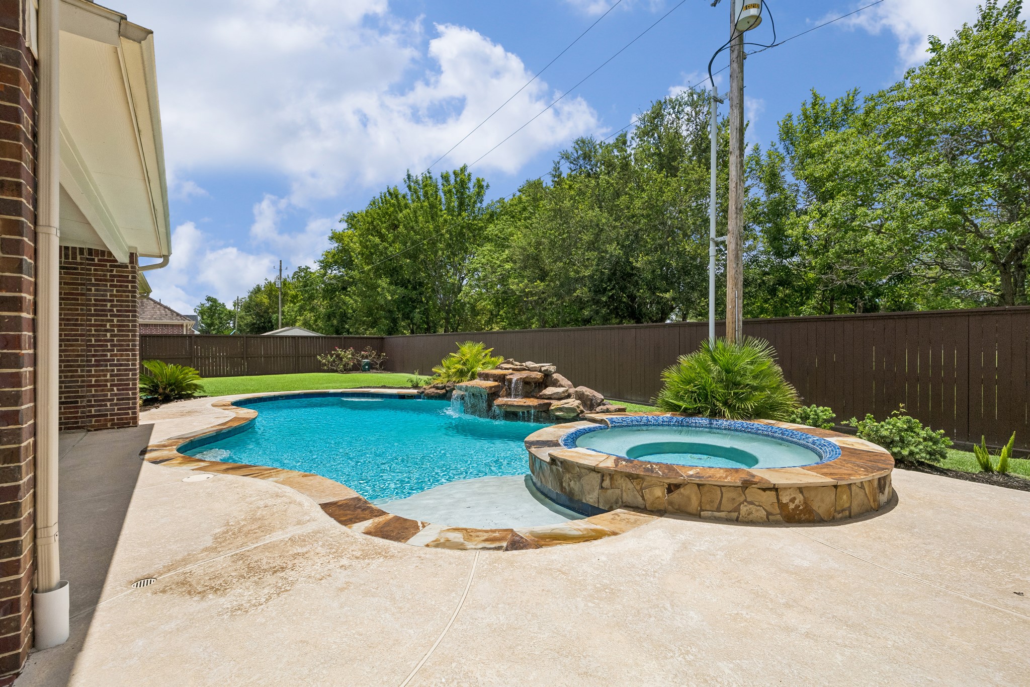 2400 Lakeway Drive Property Photo 42