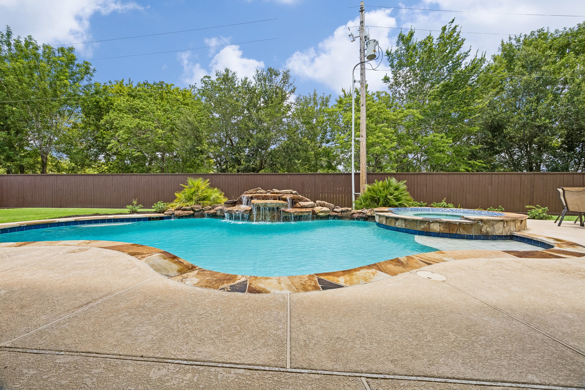 2400 Lakeway Drive Property Photo 45