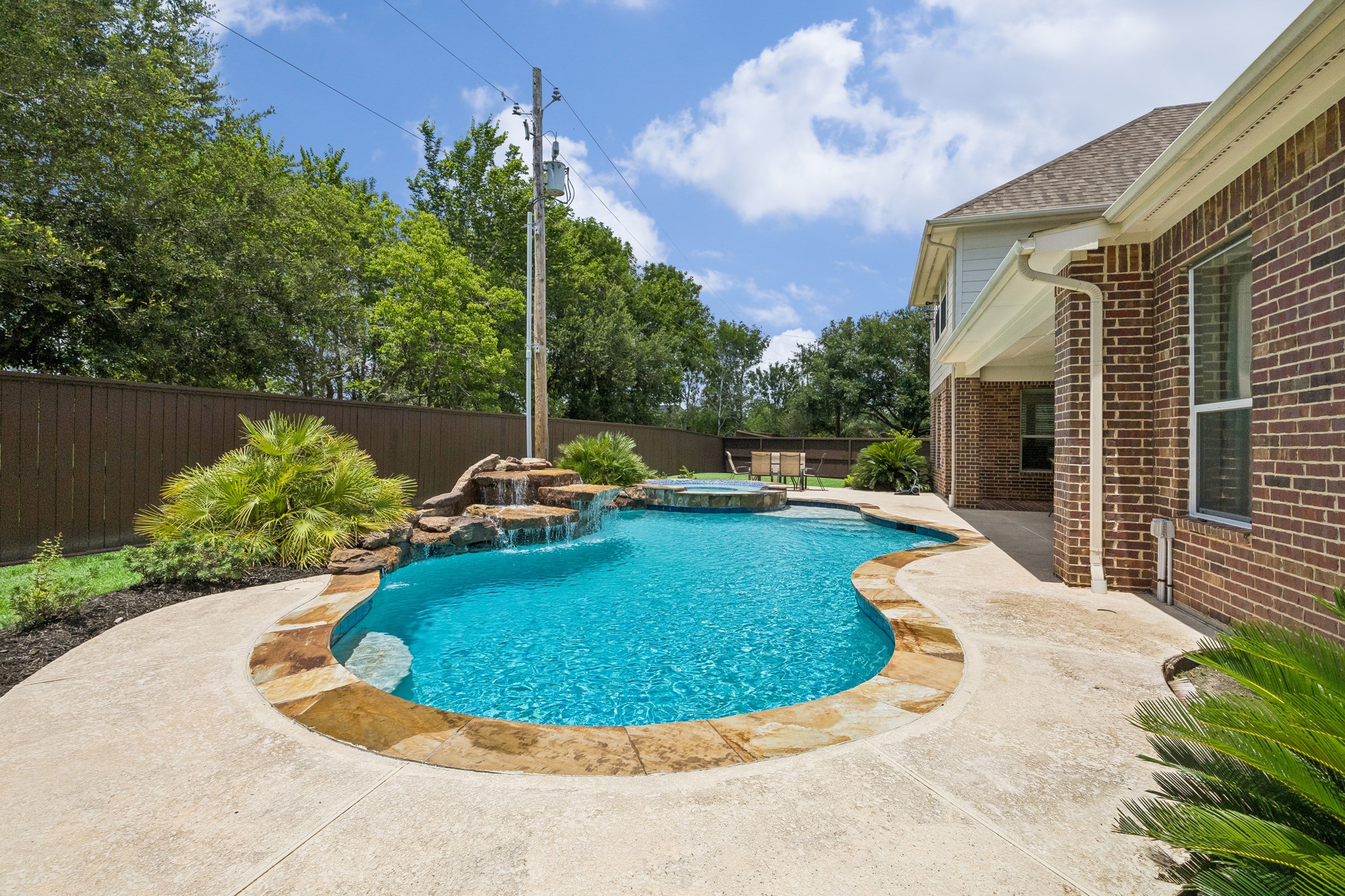 2400 Lakeway Drive Property Photo 47
