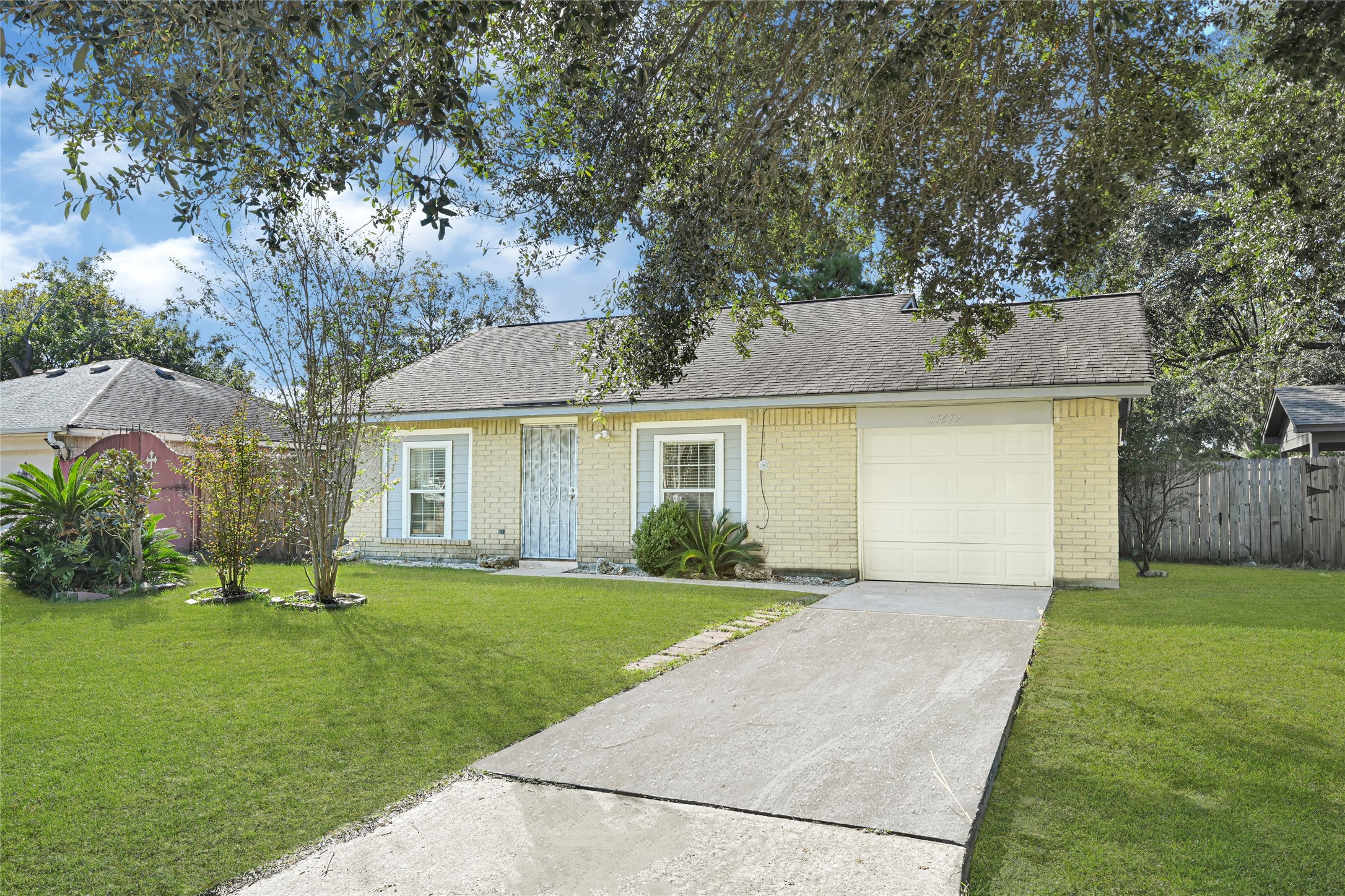11619 Birch Run Lane Property Photo 1
