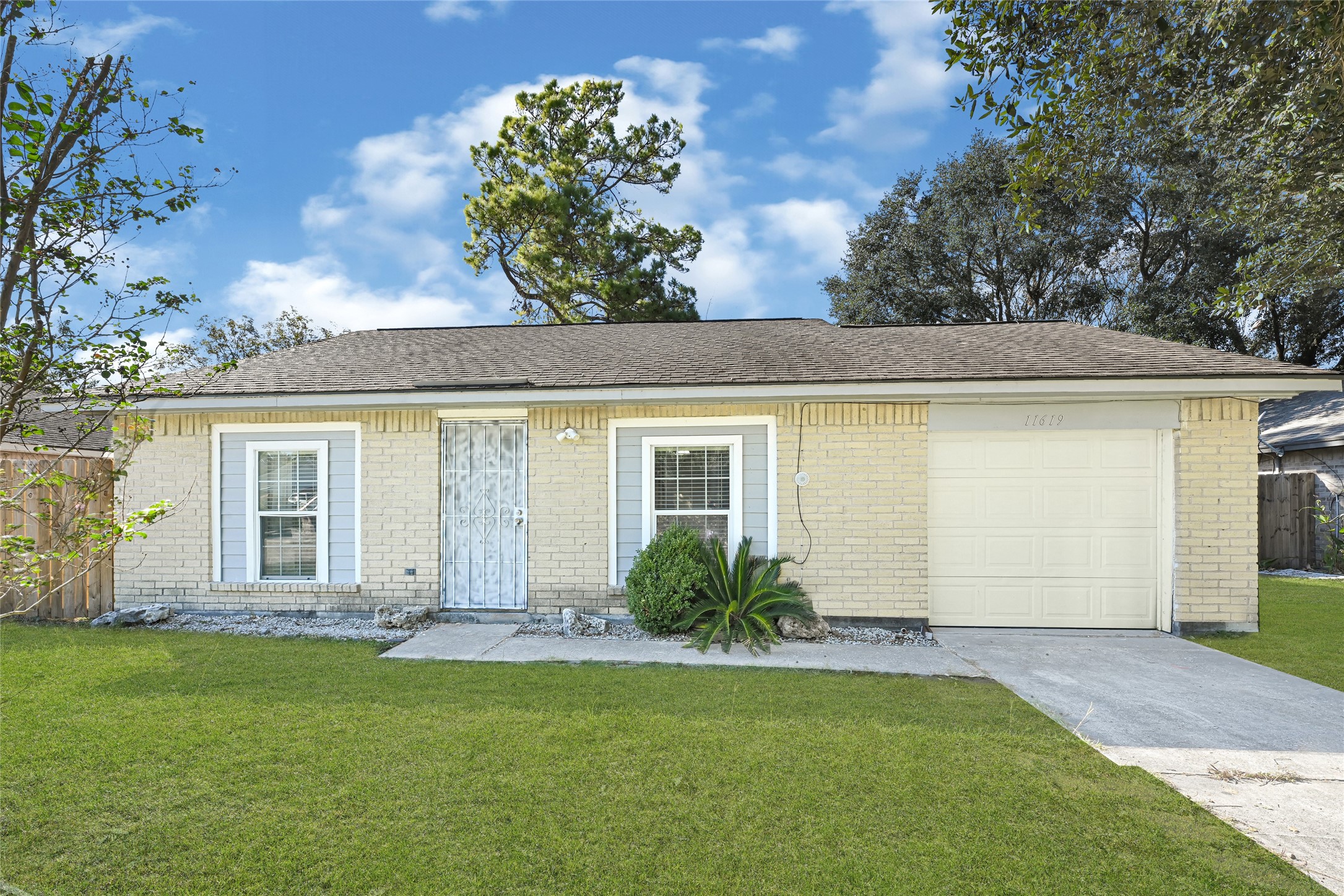 11619 Birch Run Lane Property Photo 2