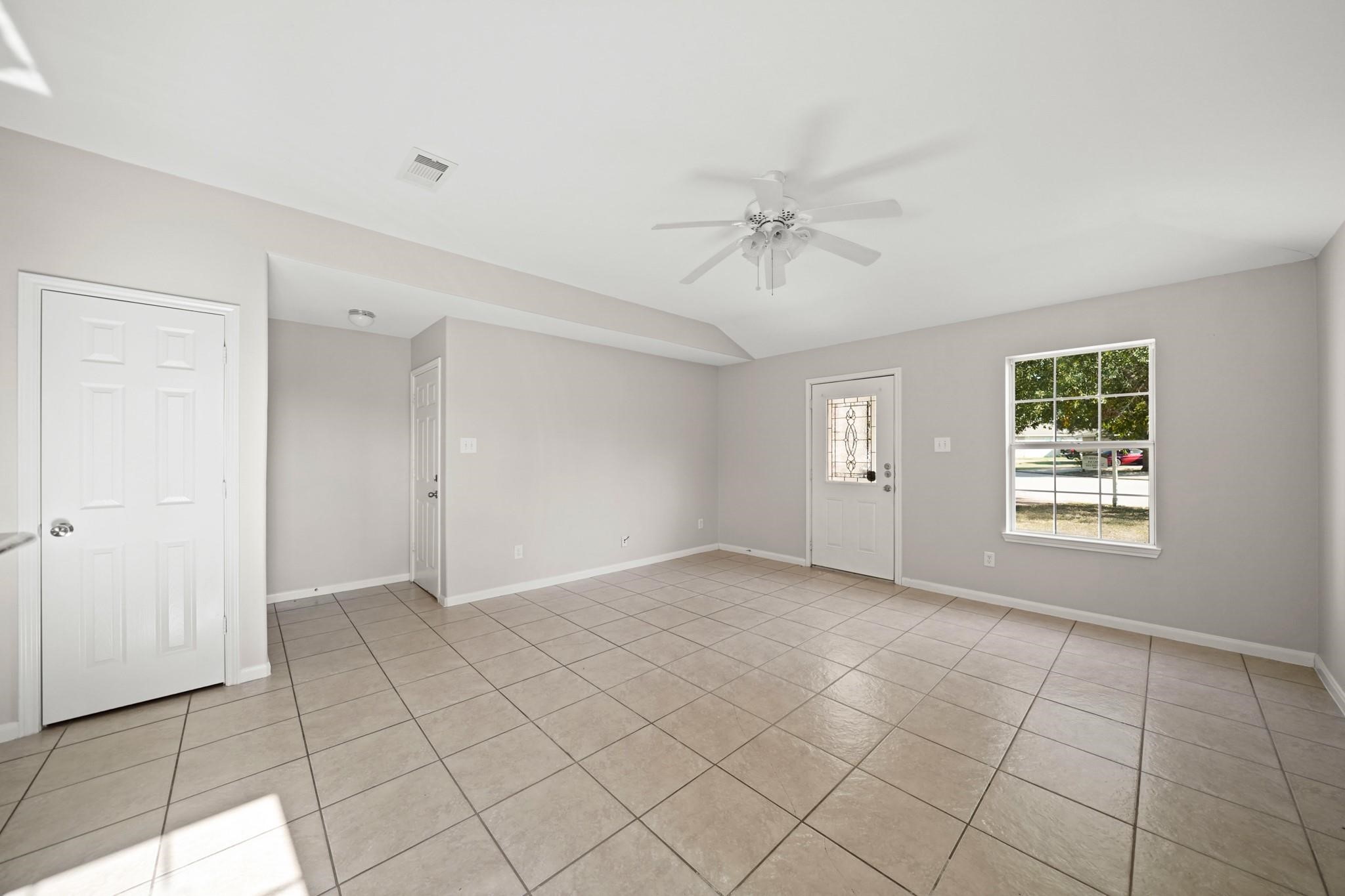 1626 Dove Run Property Photo 3