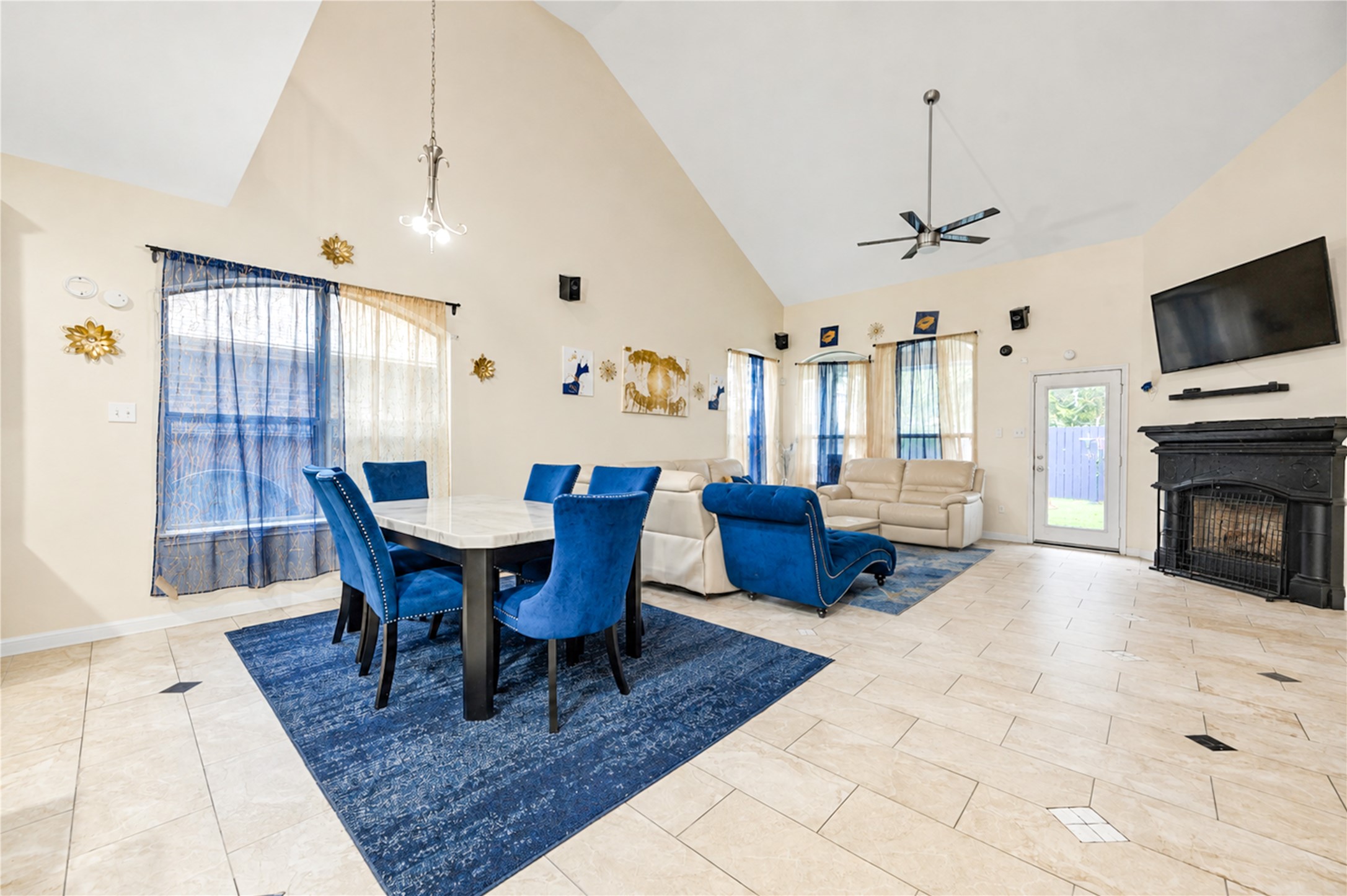 5732 Strong Creek Drive Property Photo 7