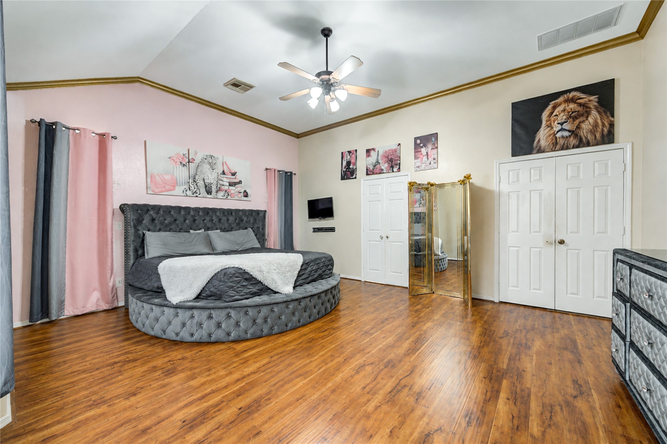 5732 Strong Creek Drive Property Photo 8