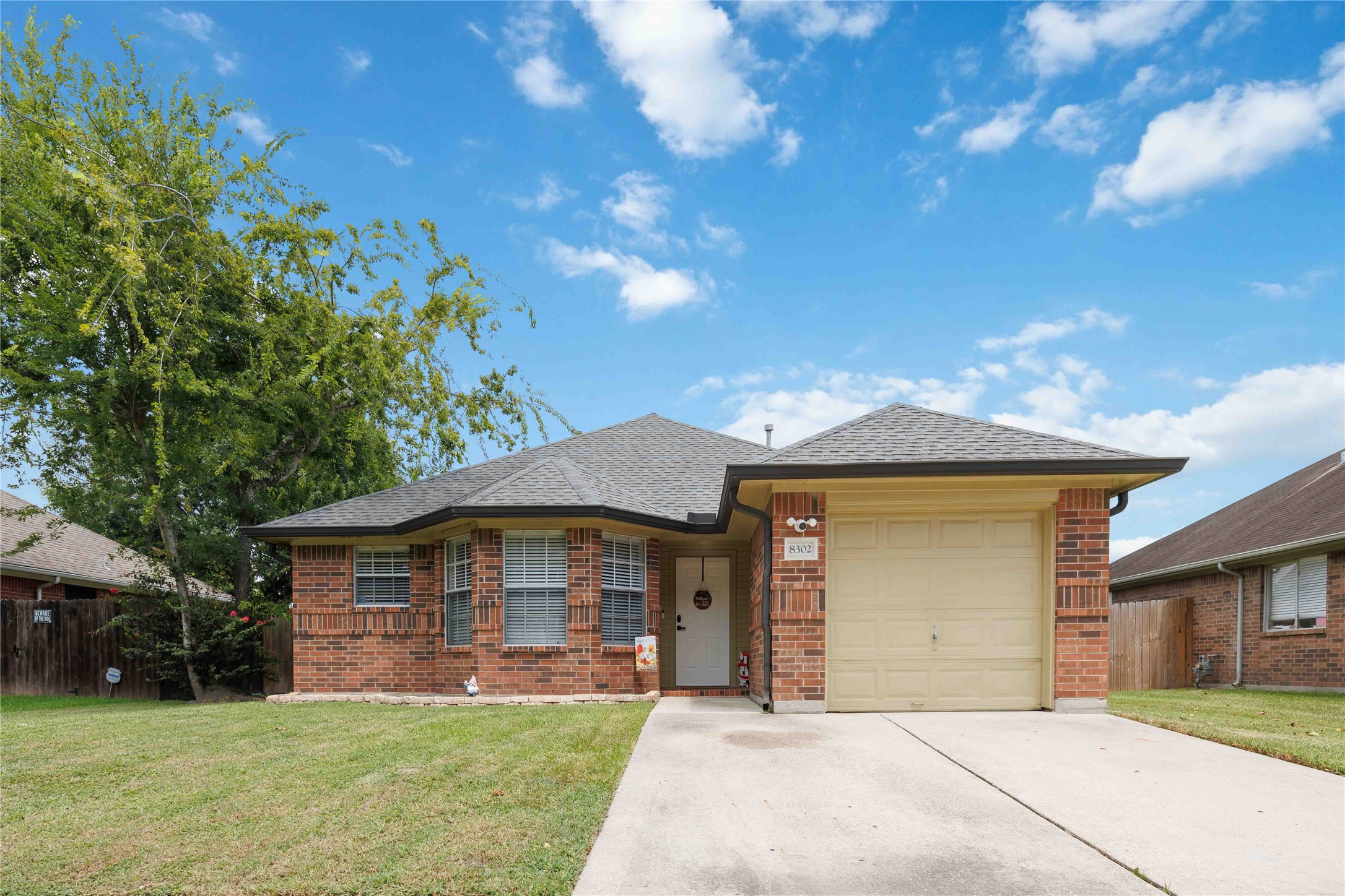 8302 Sanford Street Property Photo 2