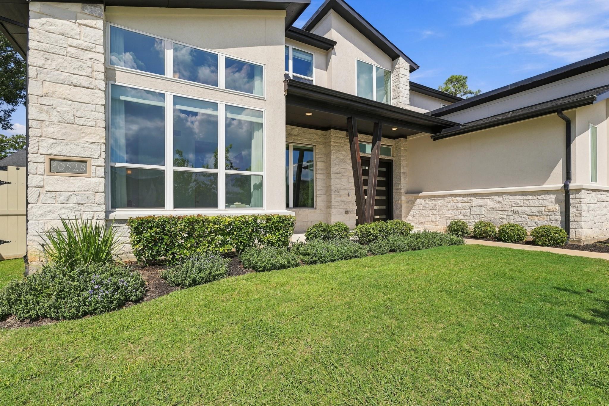 10528 Scarce Chaser Street Property Photo 5