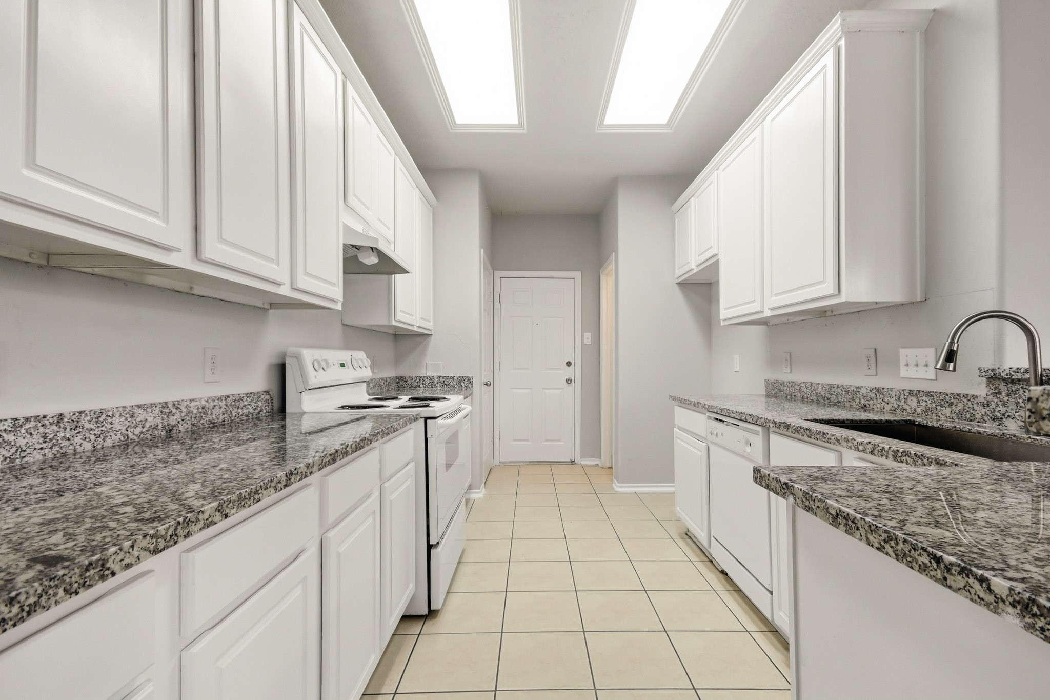13107 Peppergate Lane Property Photo 5