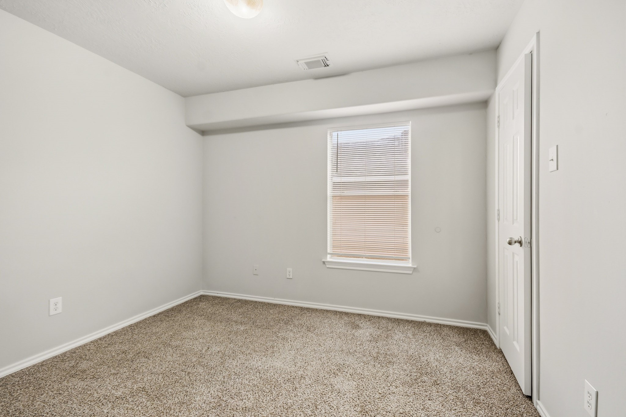 13107 Peppergate Lane Property Photo 8