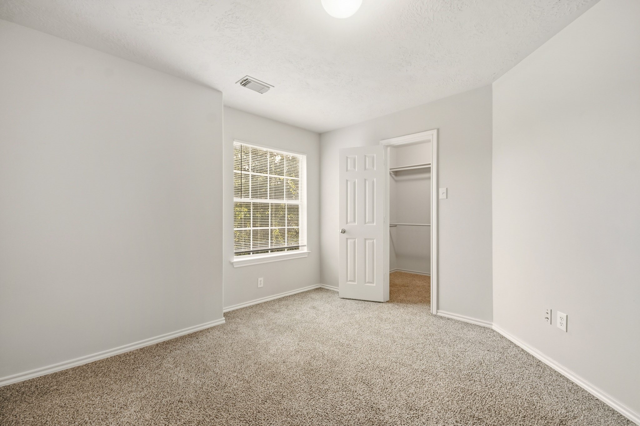 13107 Peppergate Lane Property Photo 9