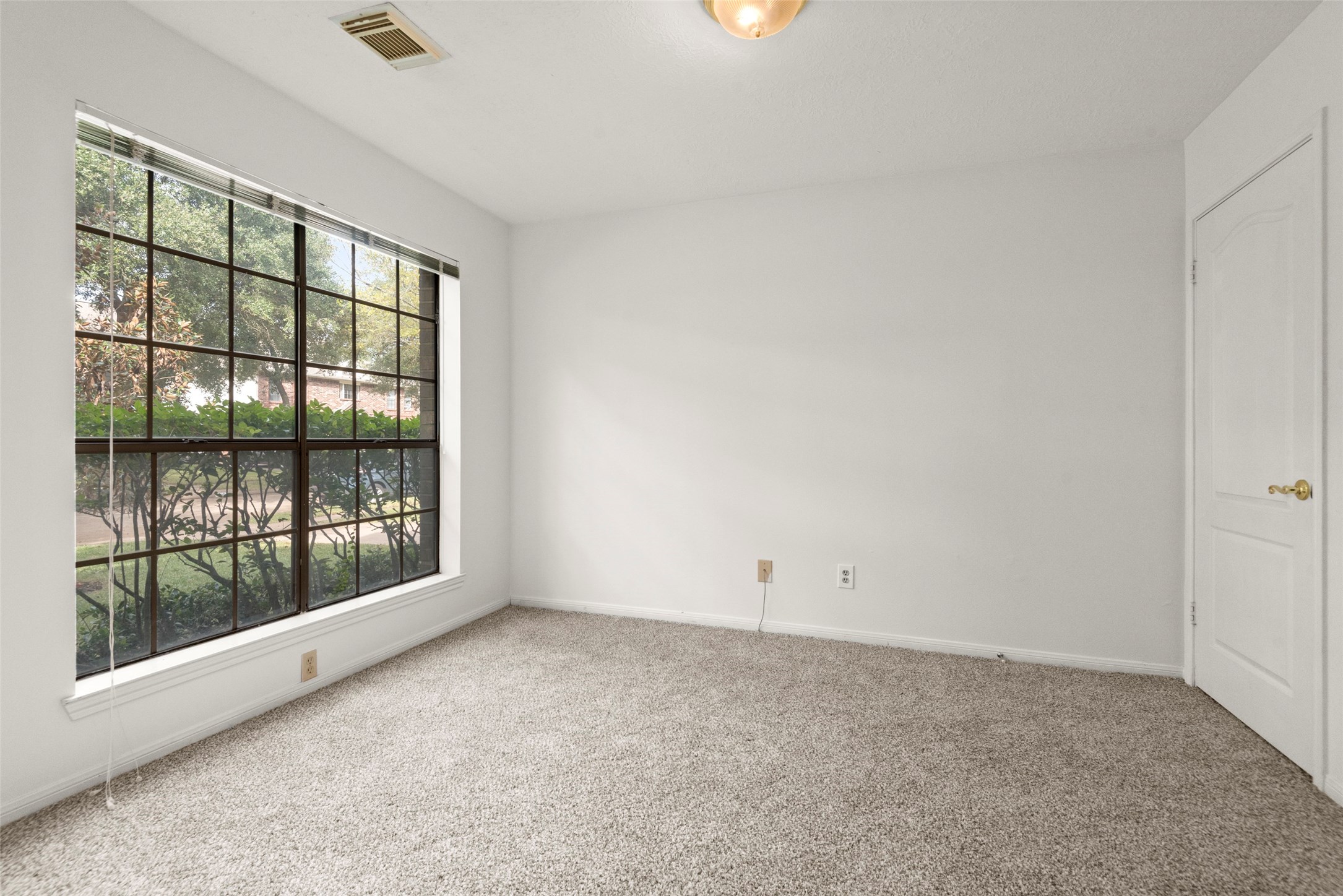2415 Parkwood Lane Property Photo 7