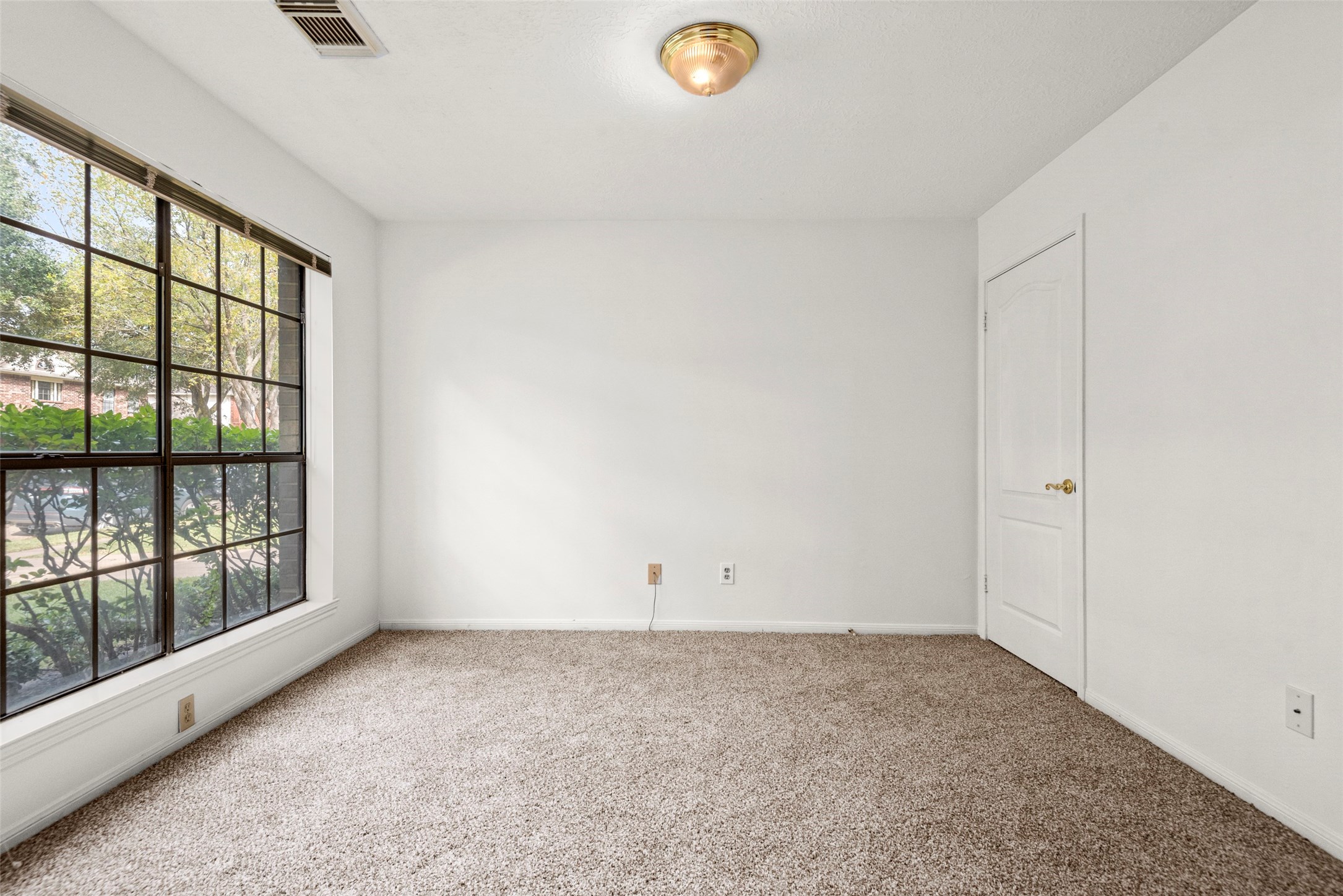 2415 Parkwood Lane Property Photo 8