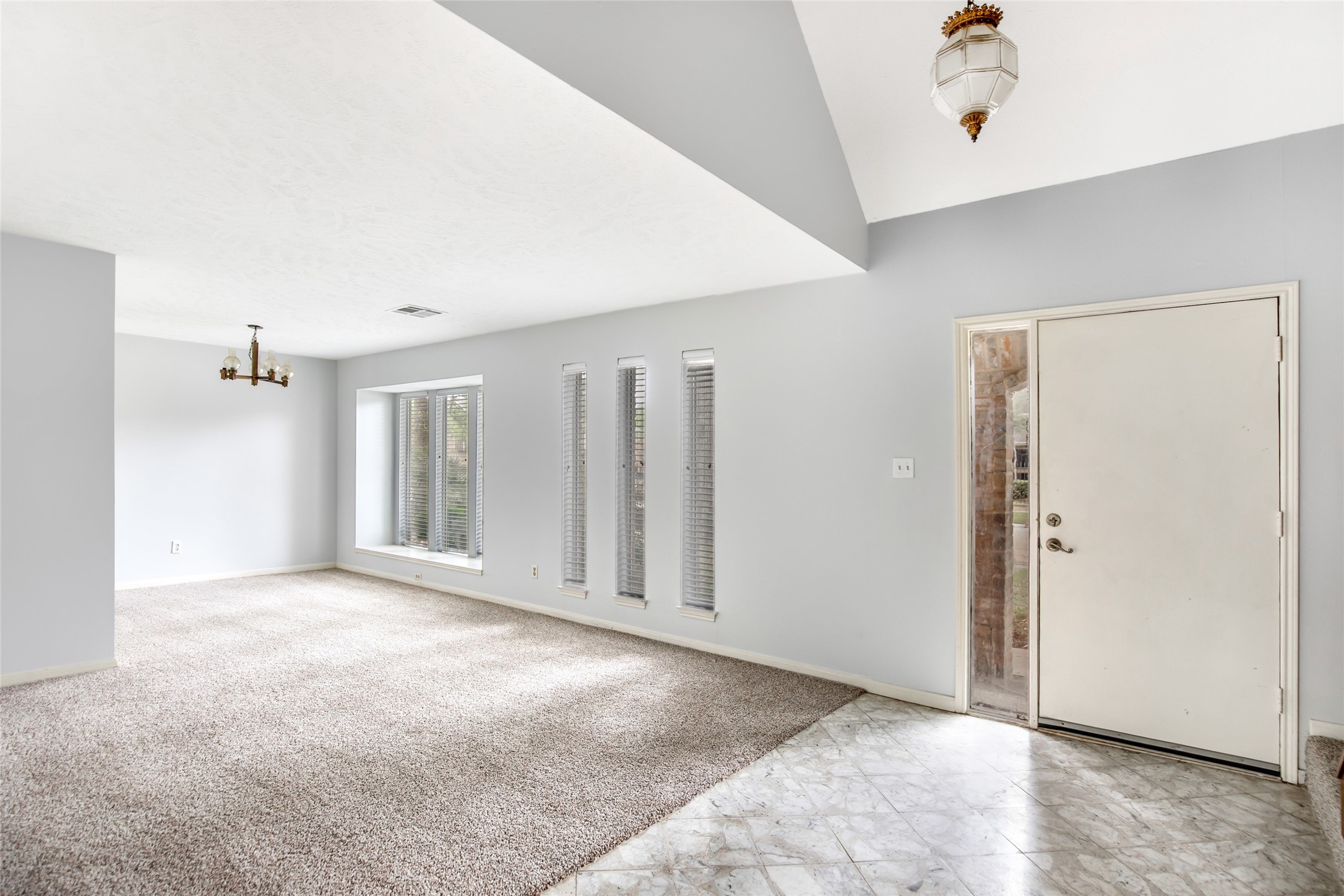 2130 Lake Hills Drive Property Photo 6