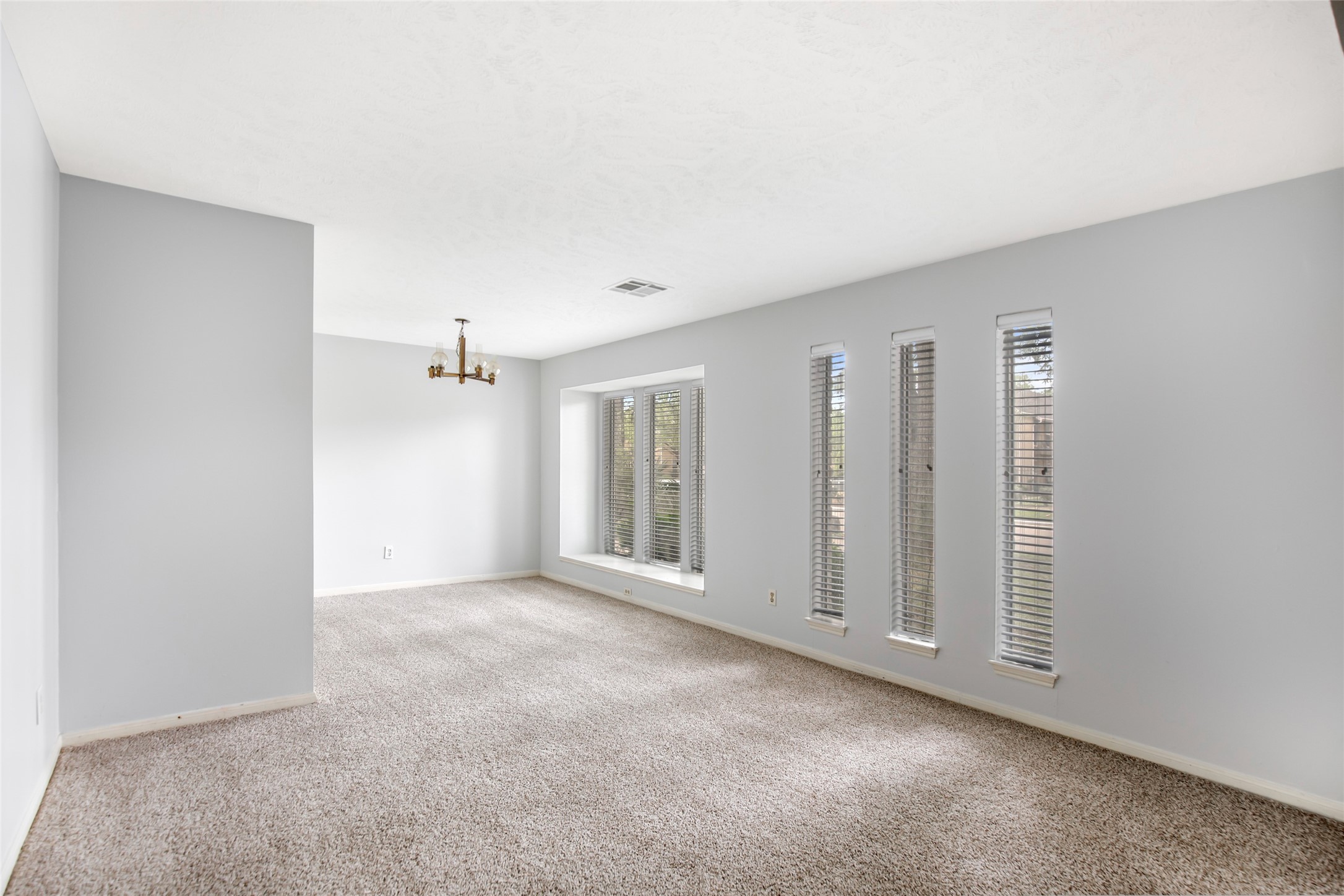2130 Lake Hills Drive Property Photo 7
