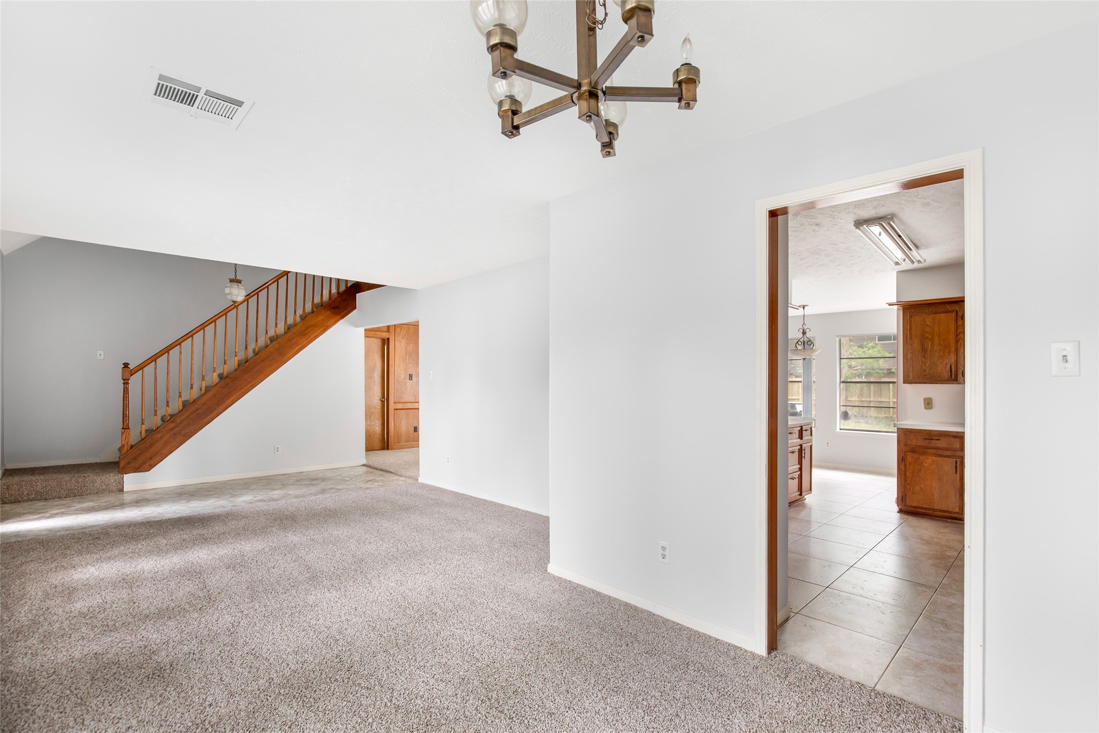 2130 Lake Hills Drive Property Photo 9