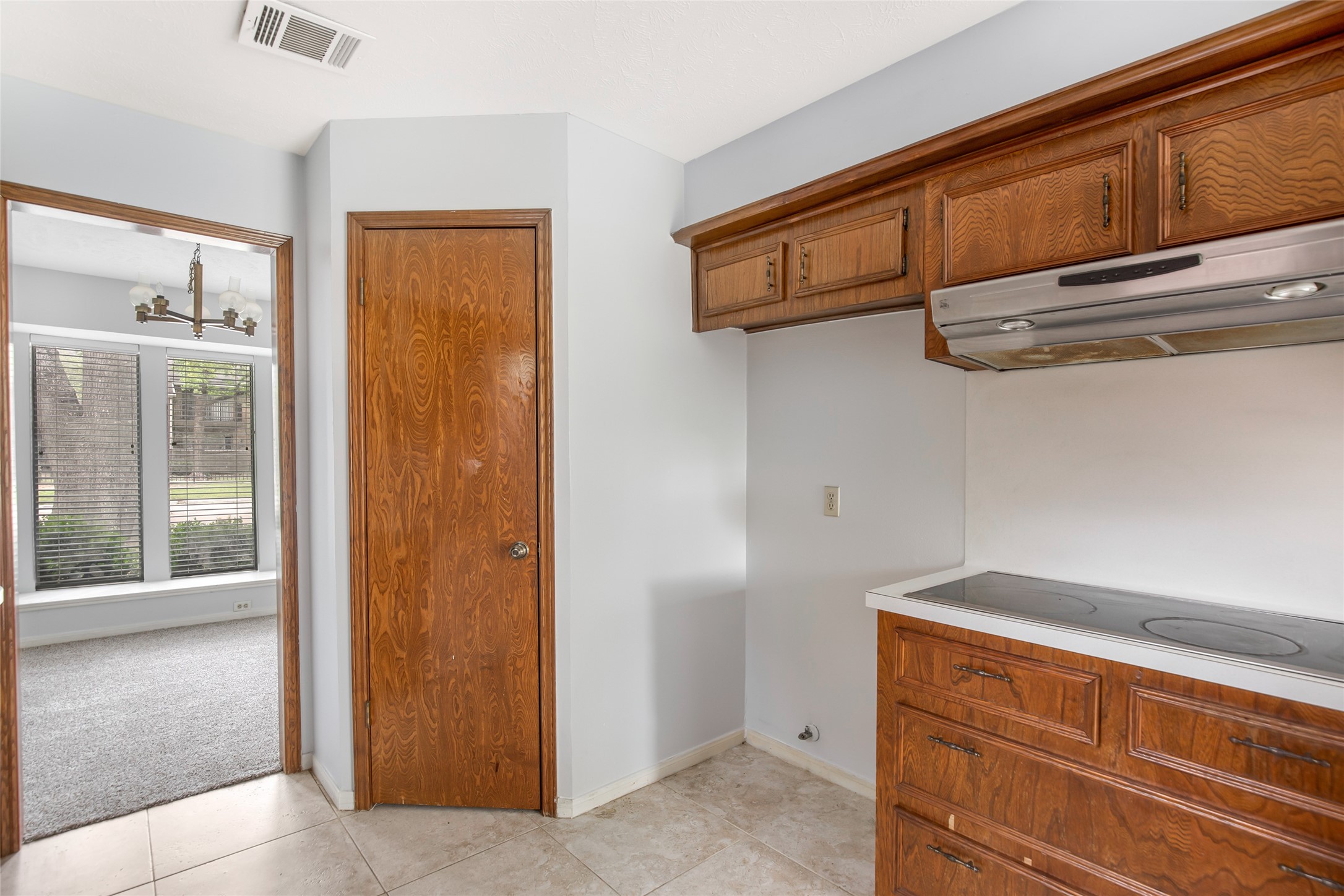 2130 Lake Hills Drive Property Photo 14