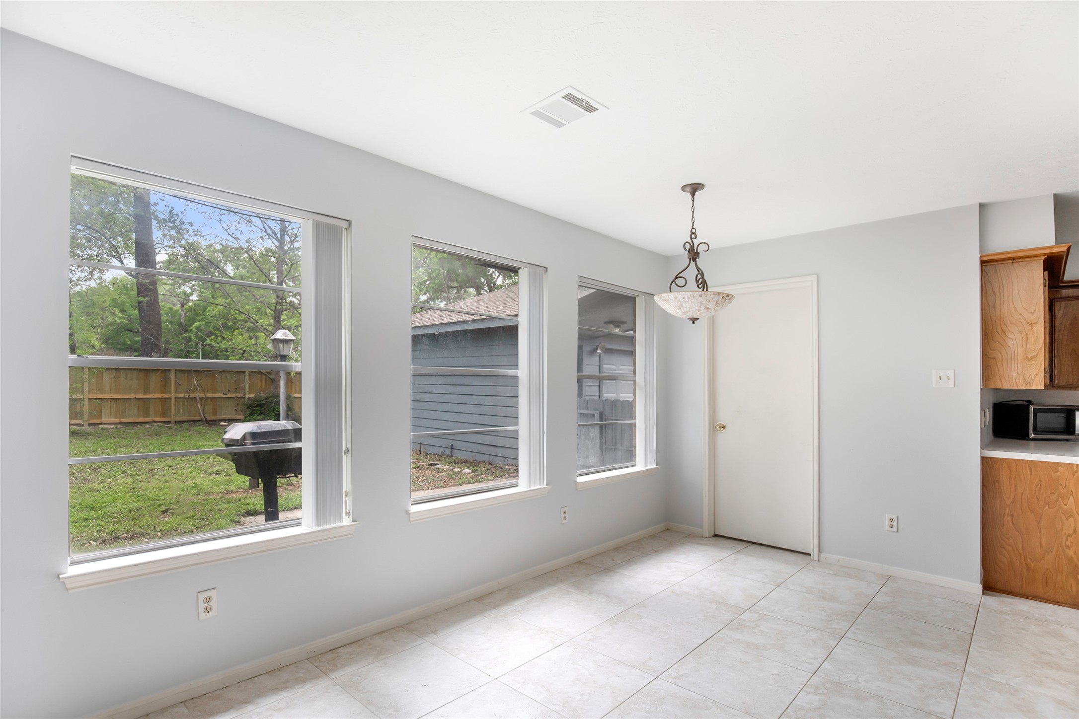 2130 Lake Hills Drive Property Photo 15