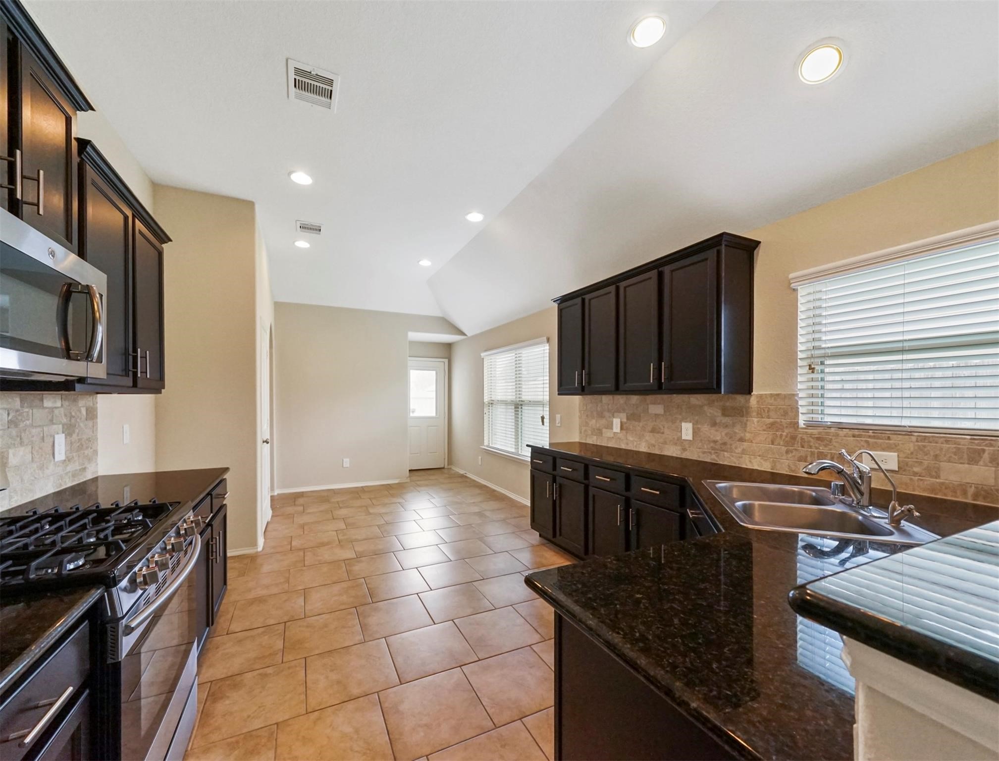 20751 Winghaven Drive Property Photo 5