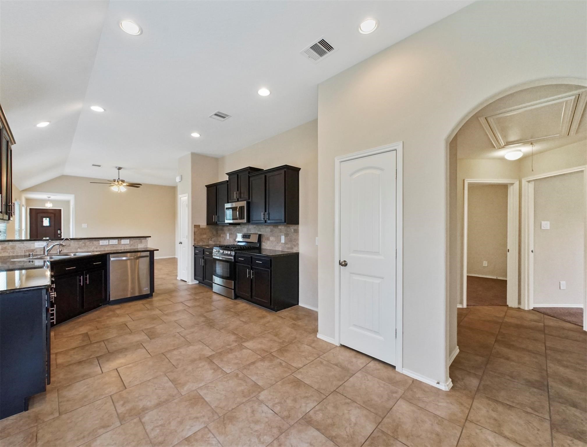 20751 Winghaven Drive Property Photo 7