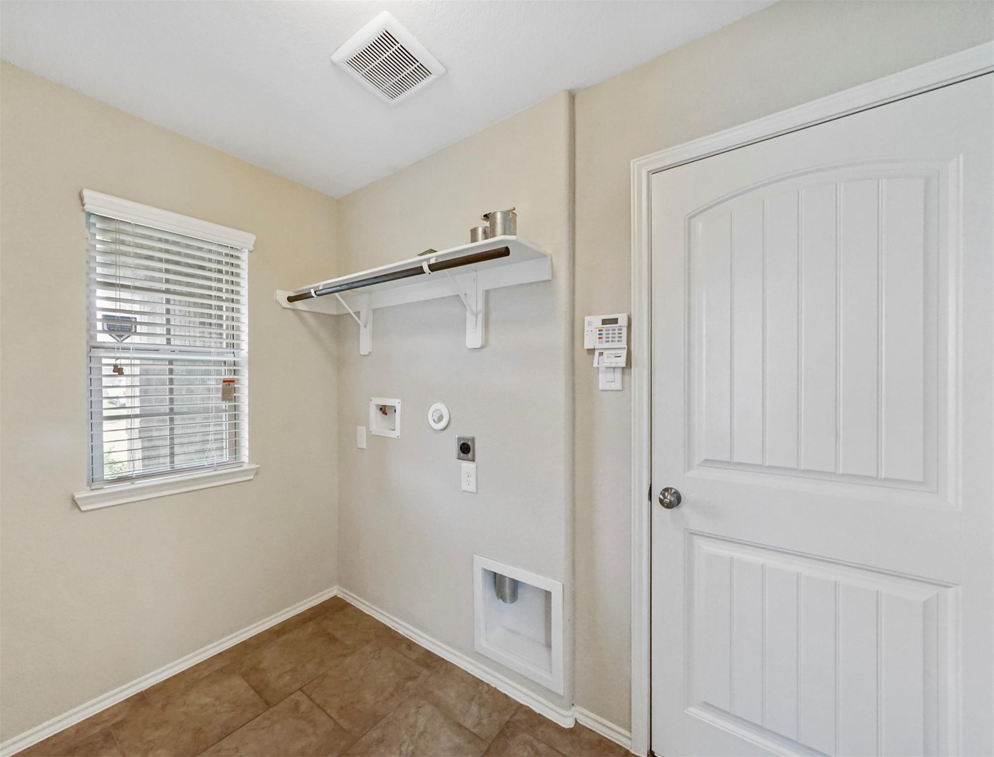20751 Winghaven Drive Property Photo 12