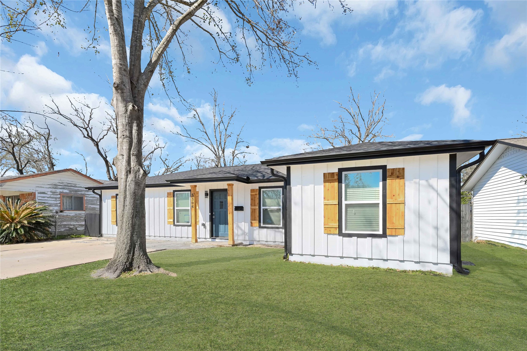 5306 Mackinaw Street Property Photo 3