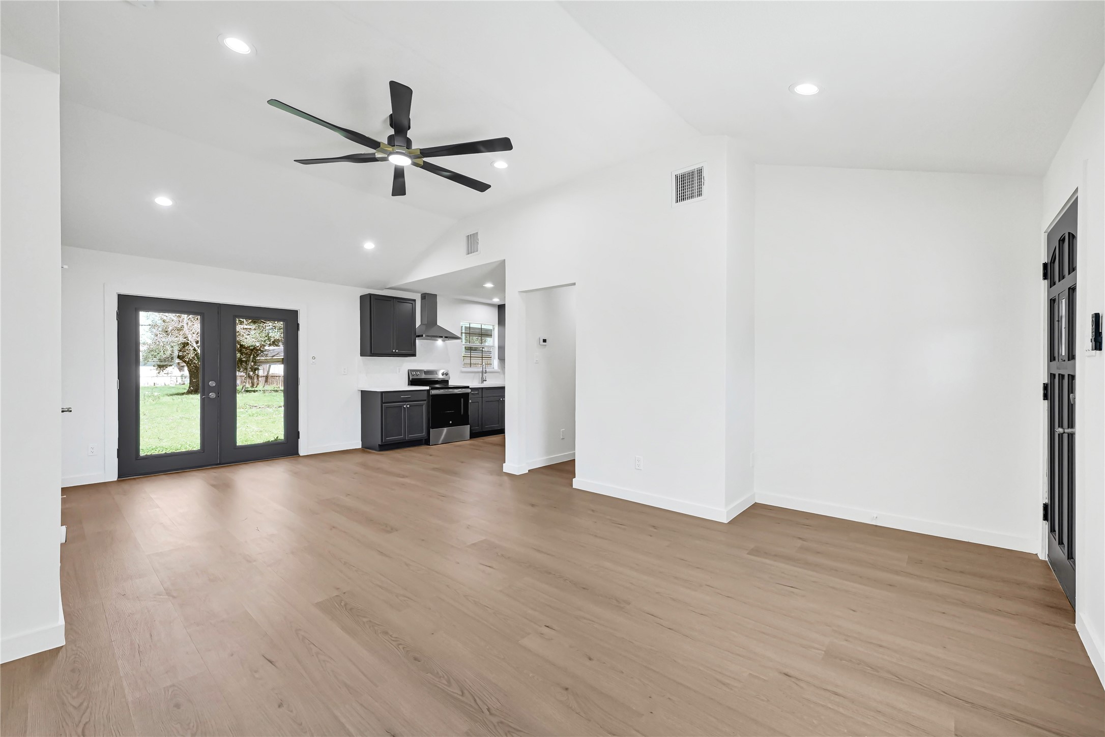 5306 Mackinaw Street Property Photo 4