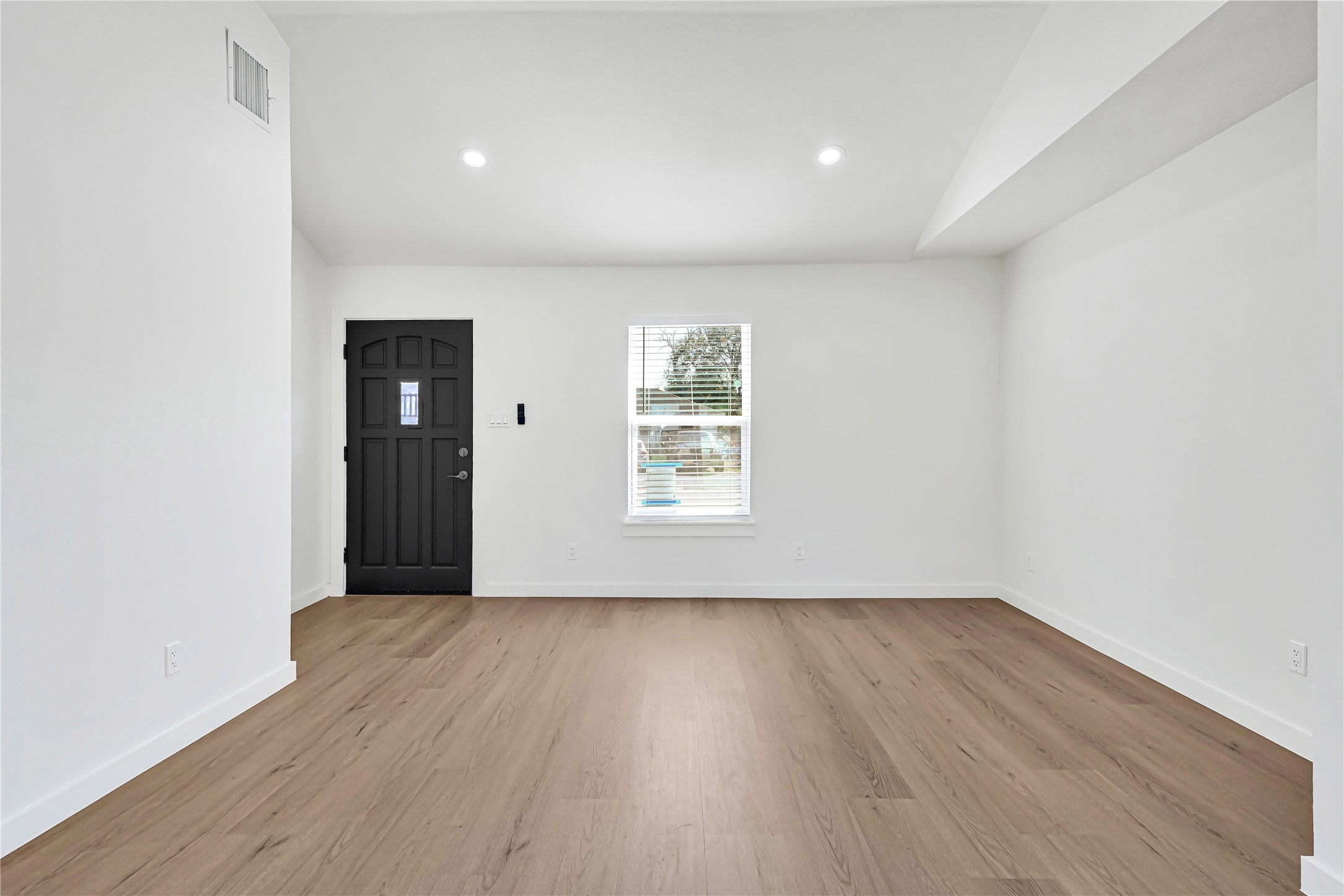 5306 Mackinaw Street Property Photo 5