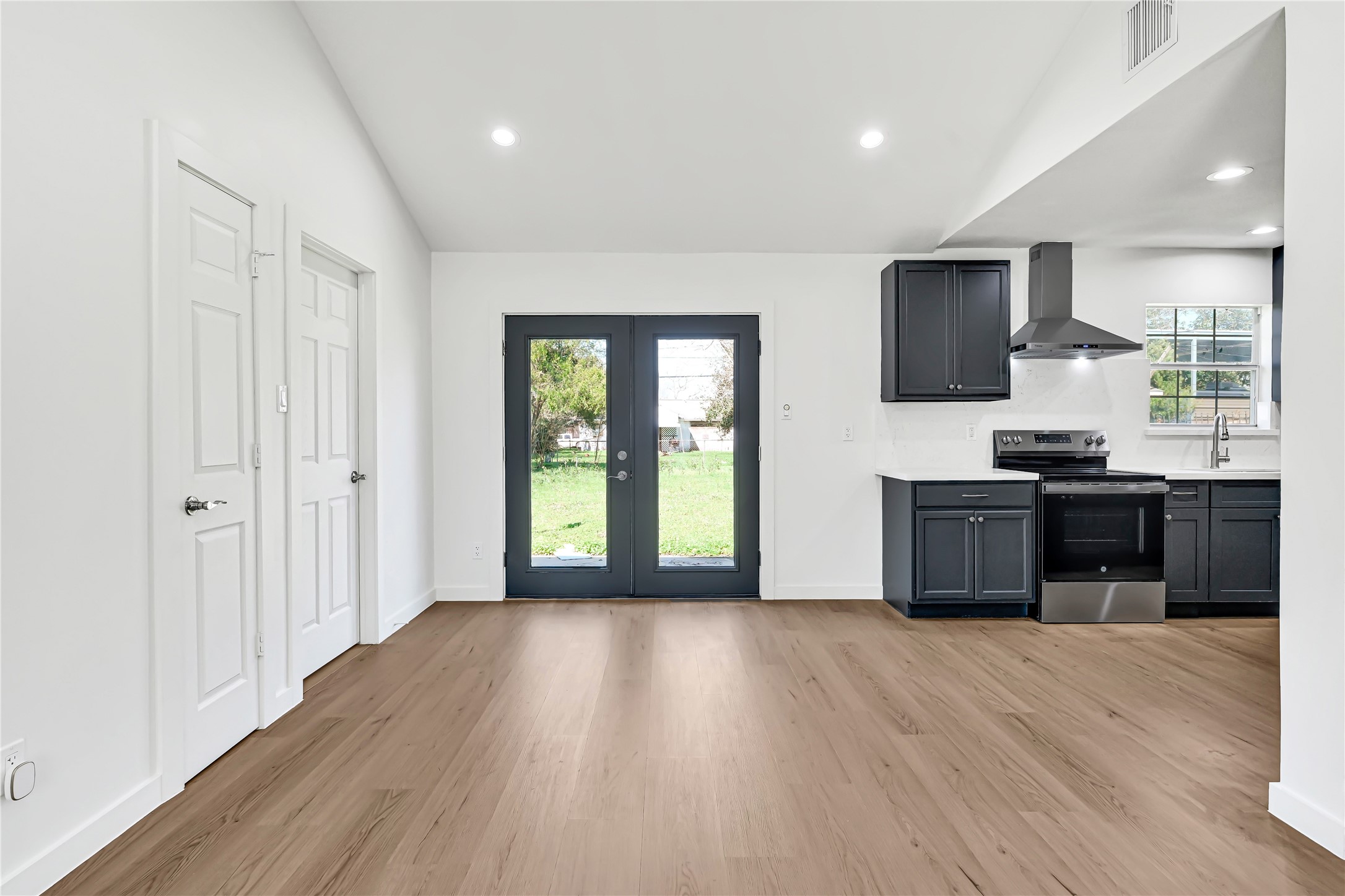 5306 Mackinaw Street Property Photo 6