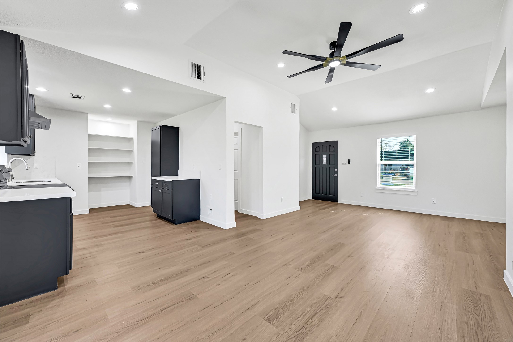 5306 Mackinaw Street Property Photo 8