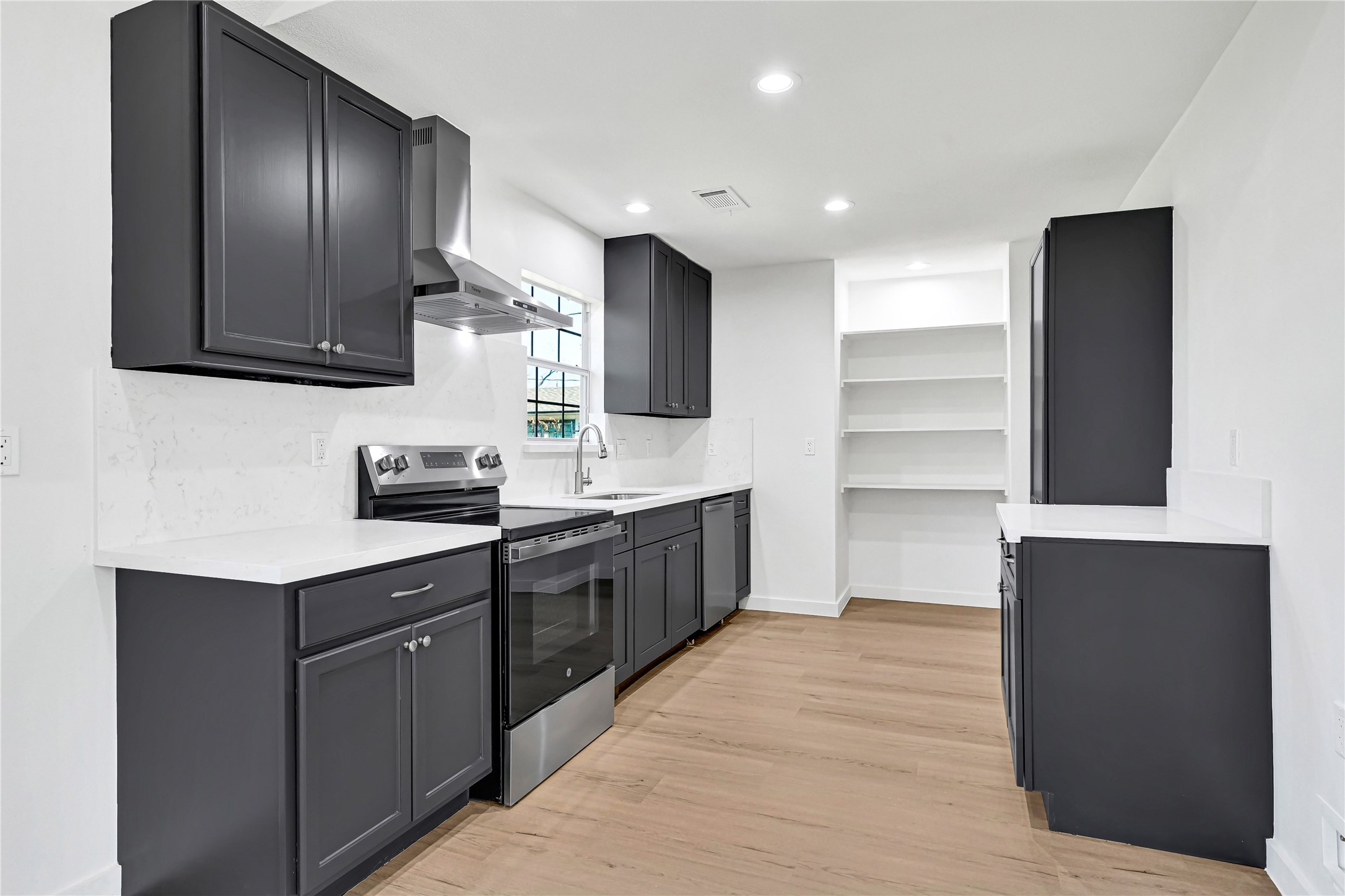 5306 Mackinaw Street Property Photo 10