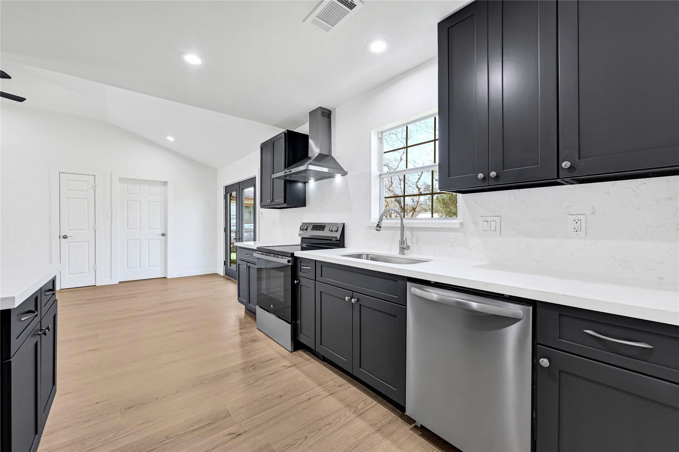 5306 Mackinaw Street Property Photo 11