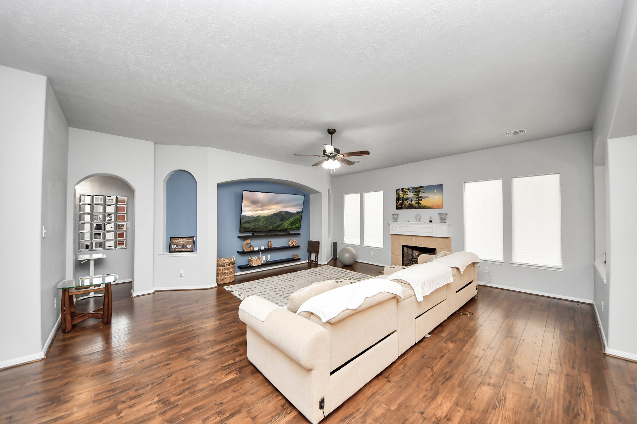 13806 Brighton Park Drive Property Photo 3