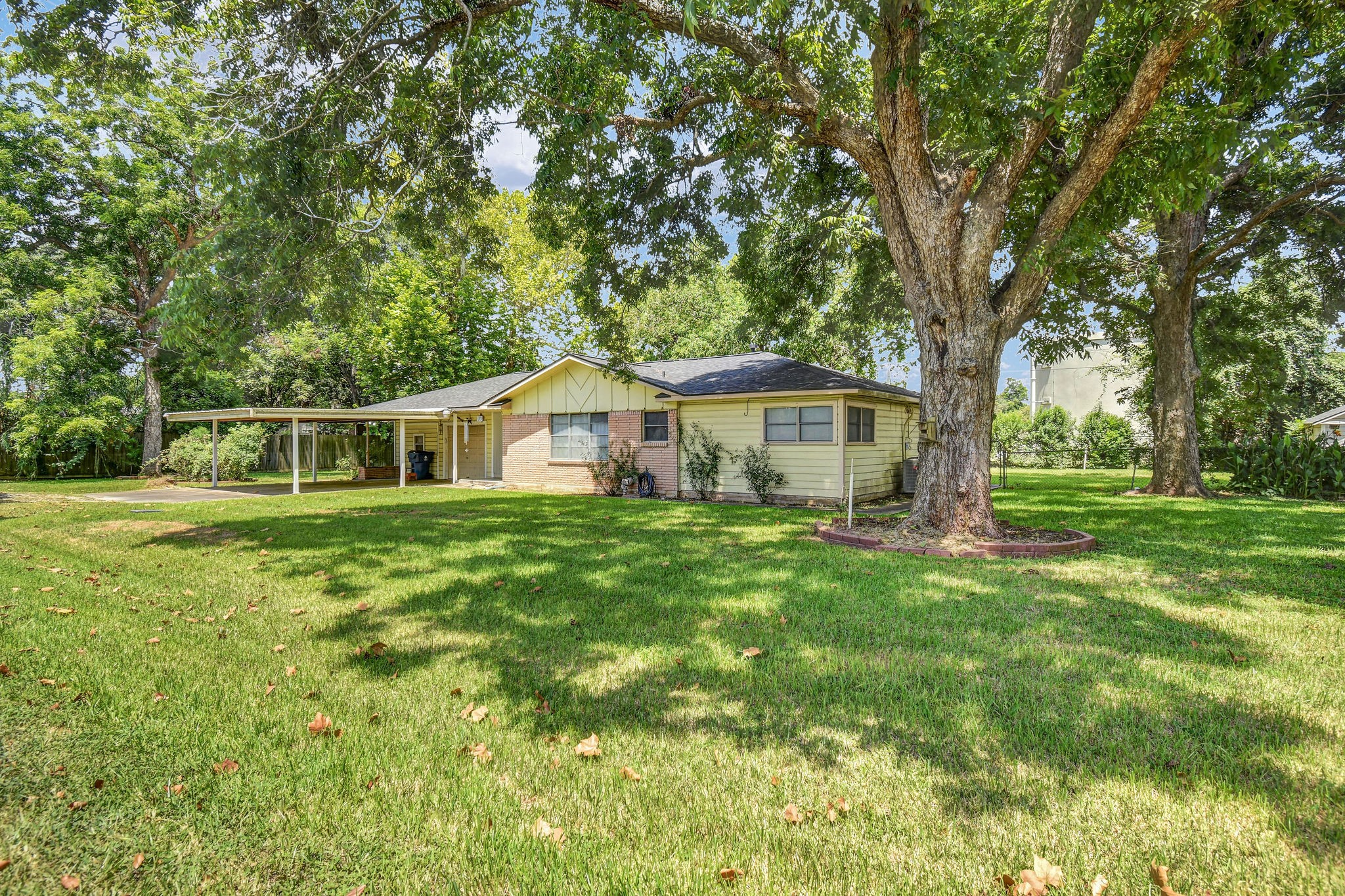 102 W Meadow Lane Property Photo 1