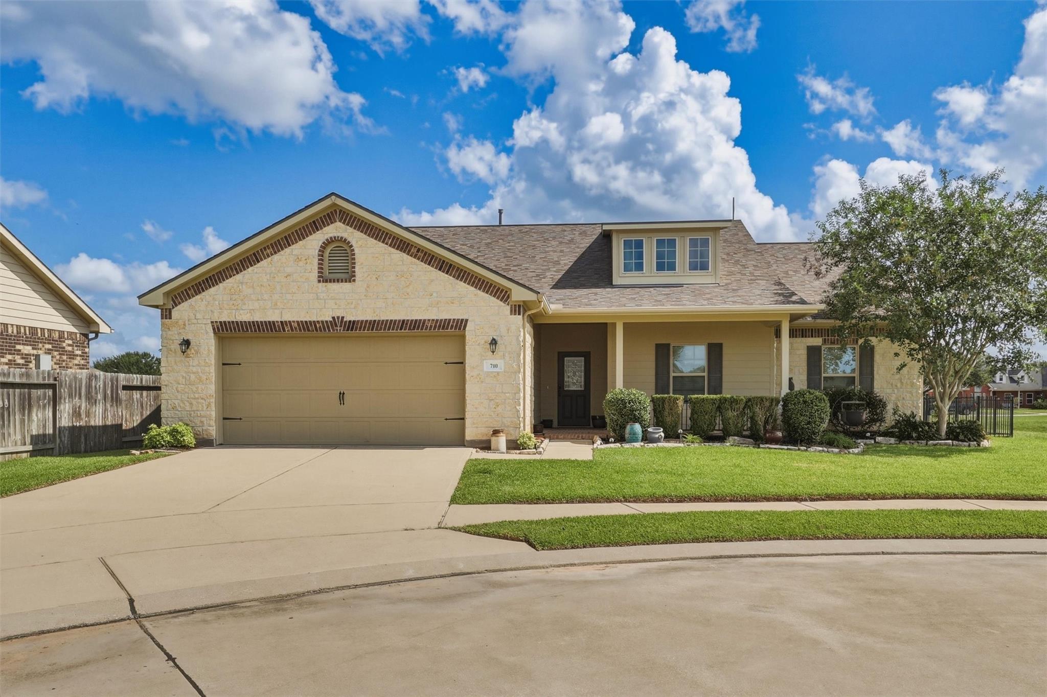 710 Buttercup Court Property Photo 4