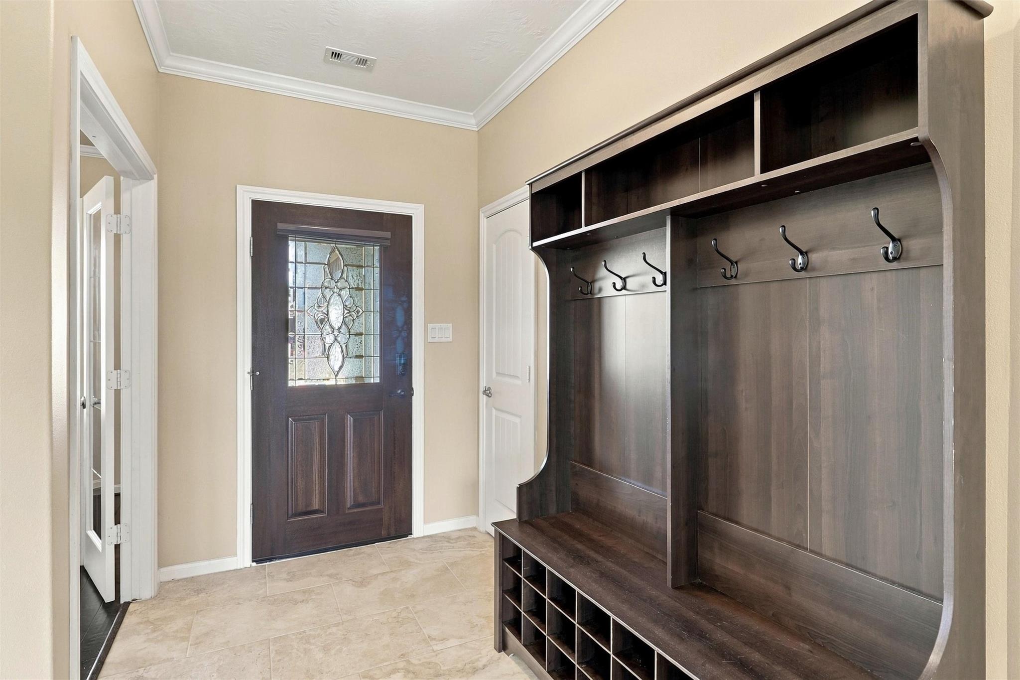 710 Buttercup Court Property Photo 6