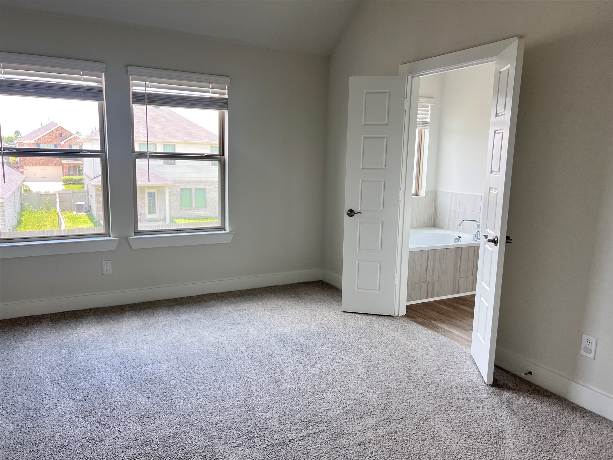 10638 Whitejacket Property Photo 22