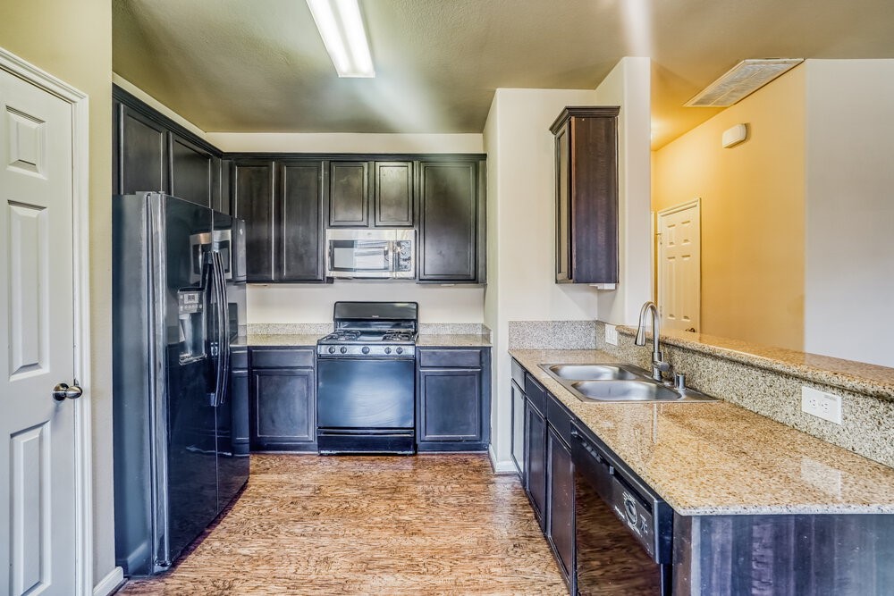 15002 Silhouette Ridge Drive Property Photo 8