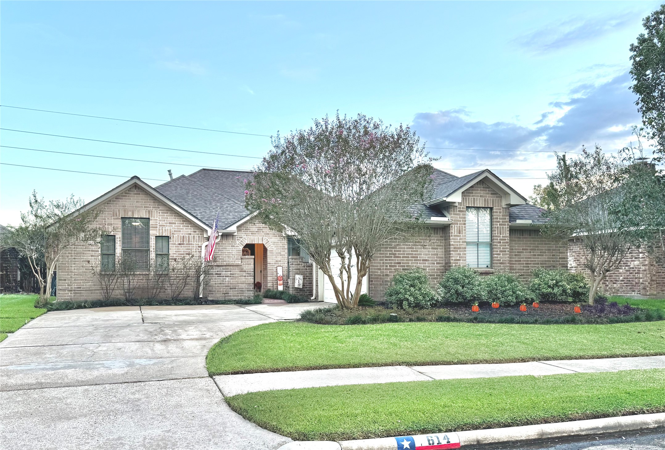 614 Mistycreek Drive Property Photo 1