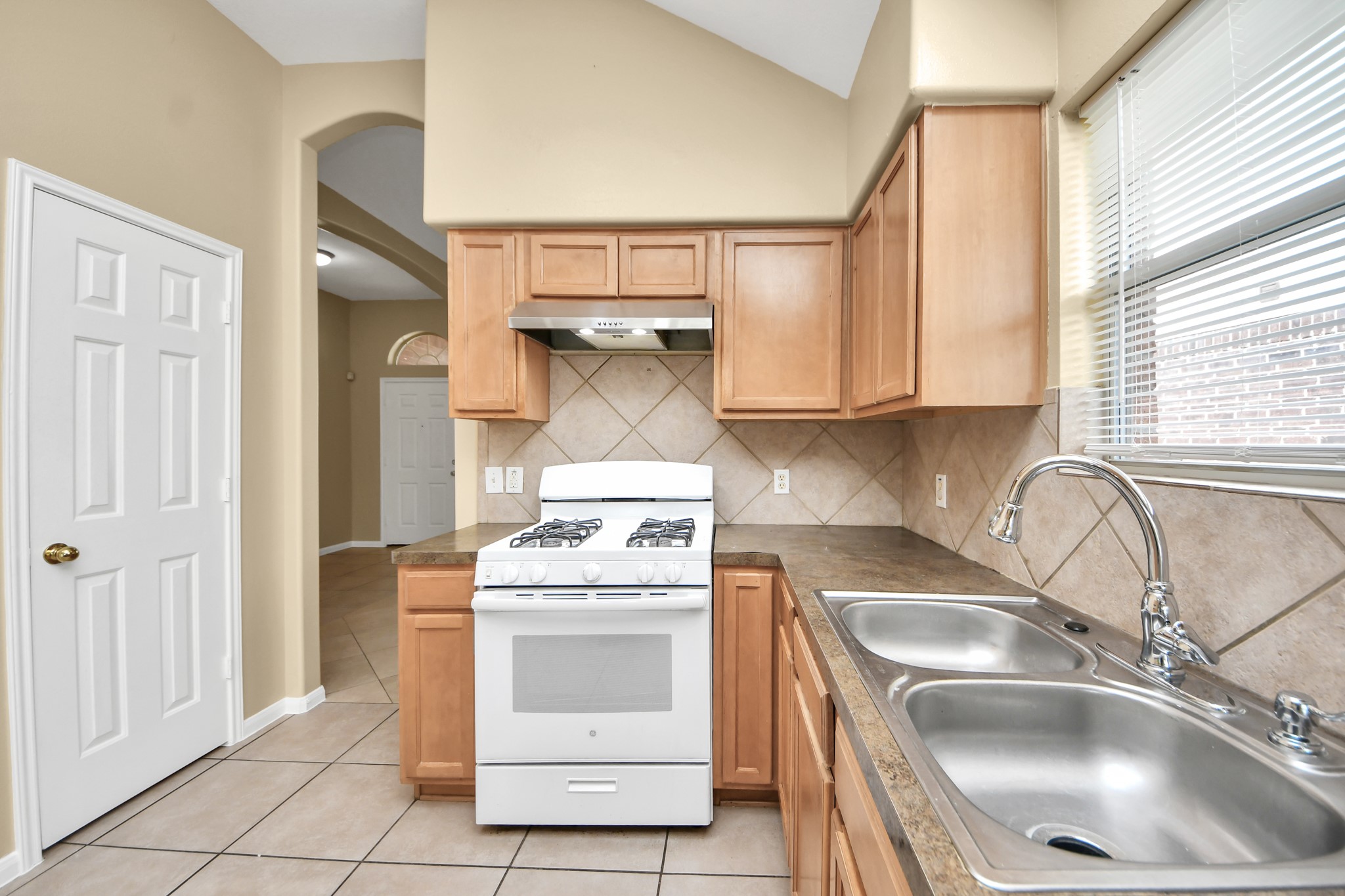 8431 Taraglen Court Property Photo 11